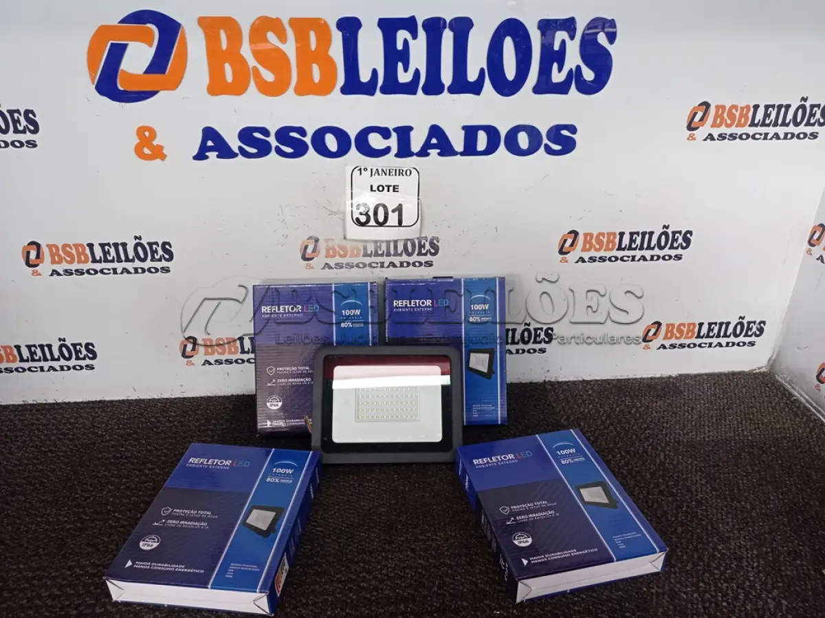 LOTE 301 - 05 REFLETORES DE LED AMBIENTE EXTERNO 100W CADA (NOVO). (NO ESTADO) ATENÇÃO! FAZER A VISITAÇÃO ANTES DE ARREMATAR, NÃO SABEMOS SE FUNCIONA. LEILÃO NÃO TEM GARANTIA E NEM DEVOLUÇÃO, SUJEITO A POSSÍVEIS AVARIAS VISÍVEIS/OCULTAS E/OU AUSÊNCIA DE COMPONENTES.