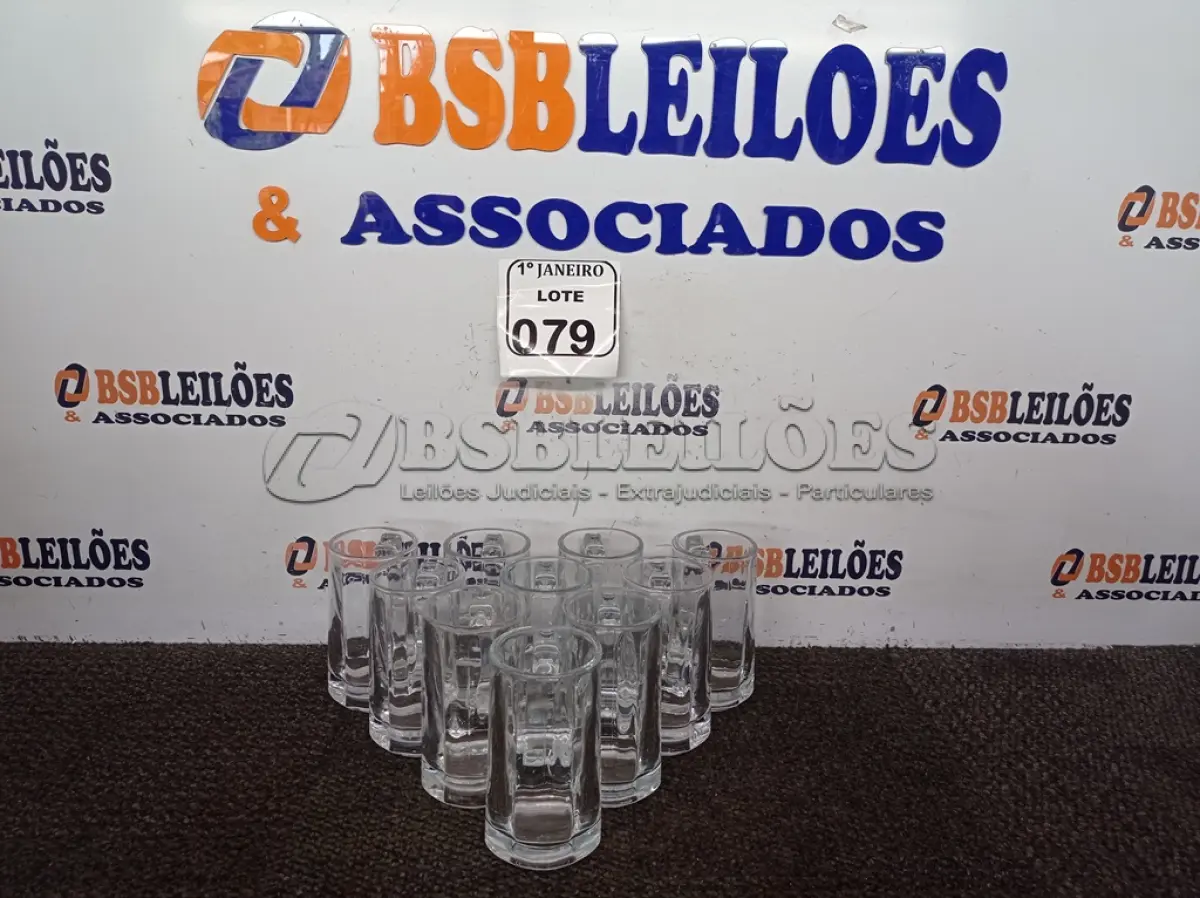LOTE 079 - 10 CANECAS DE VIDRO. (NO ESTADO) ATENÇÃO! FAZER A VISITAÇÃO ANTES DE ARREMATAR, NÃO SABEMOS SE FUNCIONA. LEILÃO NÃO TEM GARANTIA E NEM DEVOLUÇÃO, SUJEITO A POSSÍVEIS AVARIAS VISÍVEIS/OCULTAS E/OU AUSÊNCIA DE COMPONENTES.