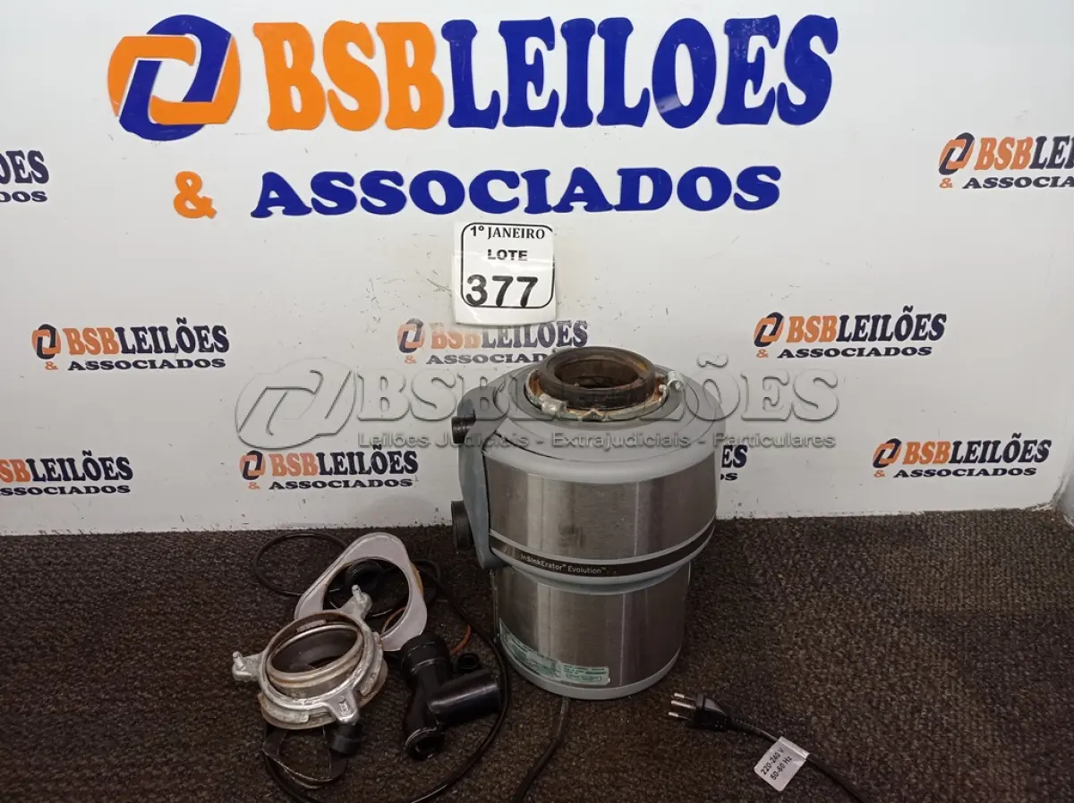 LOTE 377 - 01 TRITURADOR DE RESÍDUOS EM INOX MARCA IN SINK ERATOR. (NO ESTADO) ATENÇÃO! FAZER A VISITAÇÃO ANTES DE ARREMATAR, NÃO SABEMOS SE FUNCIONA. LEILÃO NÃO TEM GARANTIA E NEM DEVOLUÇÃO, SUJEITO A POSSÍVEIS AVARIAS VISÍVEIS/OCULTAS E/OU AUSÊNCIA DE COMPONENTES.