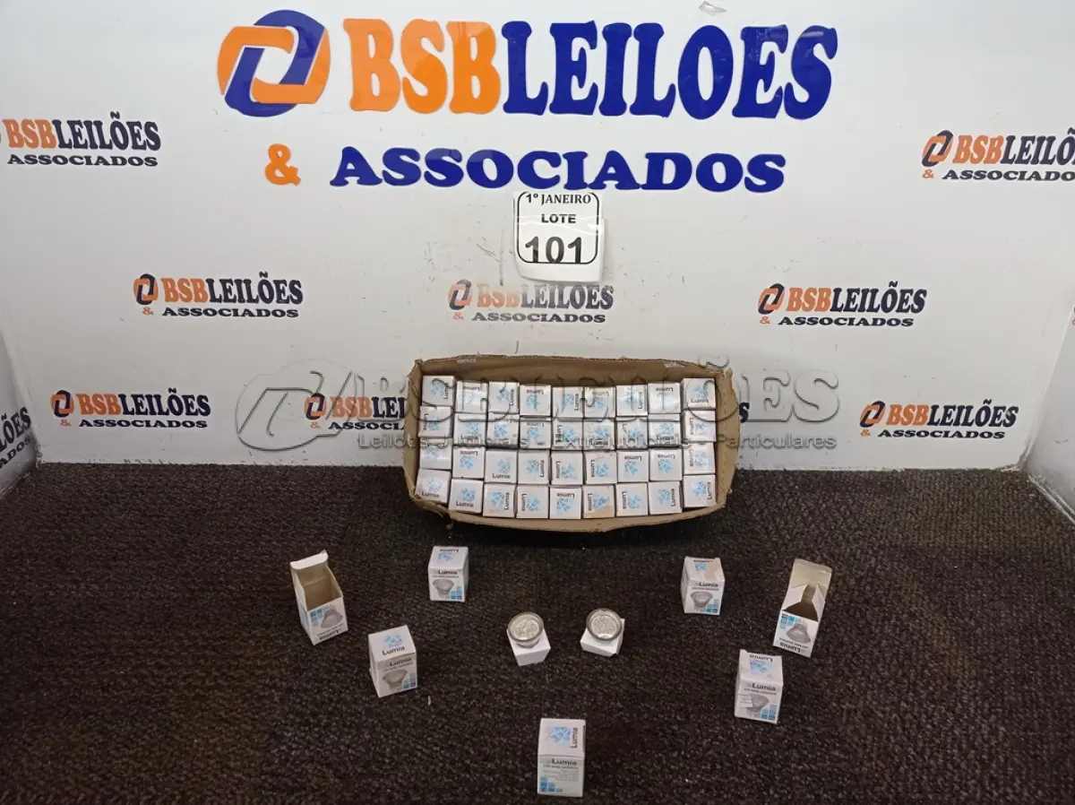 LOTE 101 - 01 LOTE C/ APROXIMADAMENTE 80 LED MINI DICROICA MARCA LUMIA. (NO ESTADO) ATENÇÃO! FAZER A VISITAÇÃO ANTES DE ARREMATAR, NÃO SABEMOS SE FUNCIONA. LEILÃO NÃO TEM GARANTIA E NEM DEVOLUÇÃO, SUJEITO A POSSÍVEIS AVARIAS VISÍVEIS/OCULTAS E/OU AUSÊNCIA DE COMPONENTES.