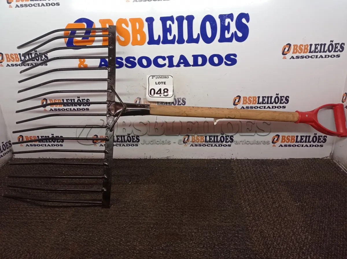 LOTE 048 - 01 GARFO P/FENO. (NO ESTADO) ATENÇÃO! FAZER A VISITAÇÃO ANTES DE ARREMATAR, NÃO SABEMOS SE FUNCIONA. LEILÃO NÃO TEM GARANTIA E NEM DEVOLUÇÃO, SUJEITO A POSSÍVEIS AVARIAS VISÍVEIS/OCULTAS E/OU AUSÊNCIA DE COMPONENTES.