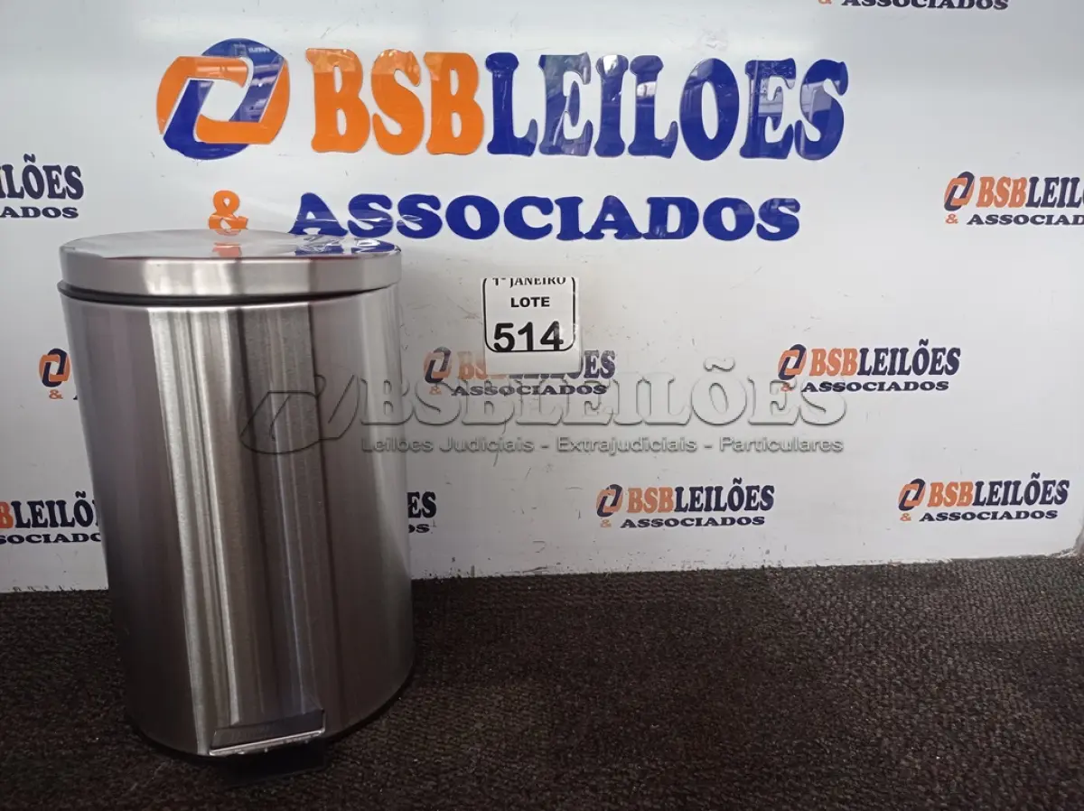 LOTE 514 - 01 LIXEIRA EM INOX 12L C/PEDAL MARCA MOOD. (NO ESTADO) ATENÇÃO! FAZER A VISITAÇÃO ANTES DE ARREMATAR, NÃO SABEMOS SE FUNCIONA. LEILÃO NÃO TEM GARANTIA E NEM DEVOLUÇÃO, SUJEITO A POSSÍVEIS AVARIAS VISÍVEIS/OCULTAS E/OU AUSÊNCIA DE COMPONENTES.