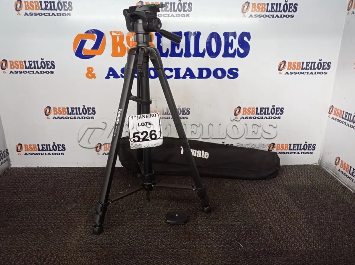 LOTE 526 - 01 TRIPÉ PARA CÂMERA TOMATE MTG-3016. (NO ESTADO) ATENÇÃO! FAZER A VISITAÇÃO ANTES DE ARREMATAR, NÃO SABEMOS SE FUNCIONA. LEILÃO NÃO TEM GARANTIA E NEM DEVOLUÇÃO, SUJEITO A POSSÍVEIS AVARIAS VISÍVEIS/OCULTAS E/OU AUSÊNCIA DE COMPONENTES.