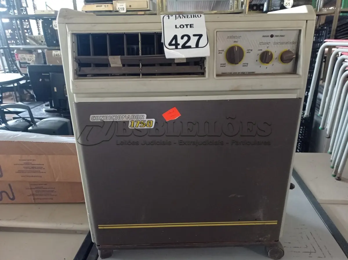 LOTE 427 - 01 CONDICIONADOR DE AR MODELO 1750 MARCA ENXUTA. (NO ESTADO) ATENÇÃO! FAZER A VISITAÇÃO ANTES DE ARREMATAR, NÃO SABEMOS SE FUNCIONA. LEILÃO NÃO TEM GARANTIA E NEM DEVOLUÇÃO, SUJEITO A POSSÍVEIS AVARIAS VISÍVEIS/OCULTAS E/OU AUSÊNCIA DE COMPONENTES.