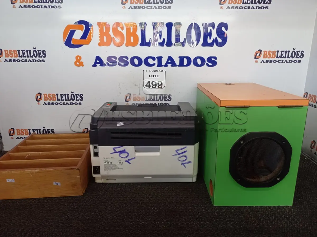 LOTE 499 - 02 CAIXOTES EM MADEIRA E 01 IMPRESSORA KYOCERA. (NO ESTADO) ATENÇÃO! FAZER A VISITAÇÃO ANTES DE ARREMATAR, NÃO SABEMOS SE FUNCIONA. LEILÃO NÃO TEM GARANTIA E NEM DEVOLUÇÃO, SUJEITO A POSSÍVEIS AVARIAS VISÍVEIS/OCULTAS E/OU AUSÊNCIA DE COMPONENTES.