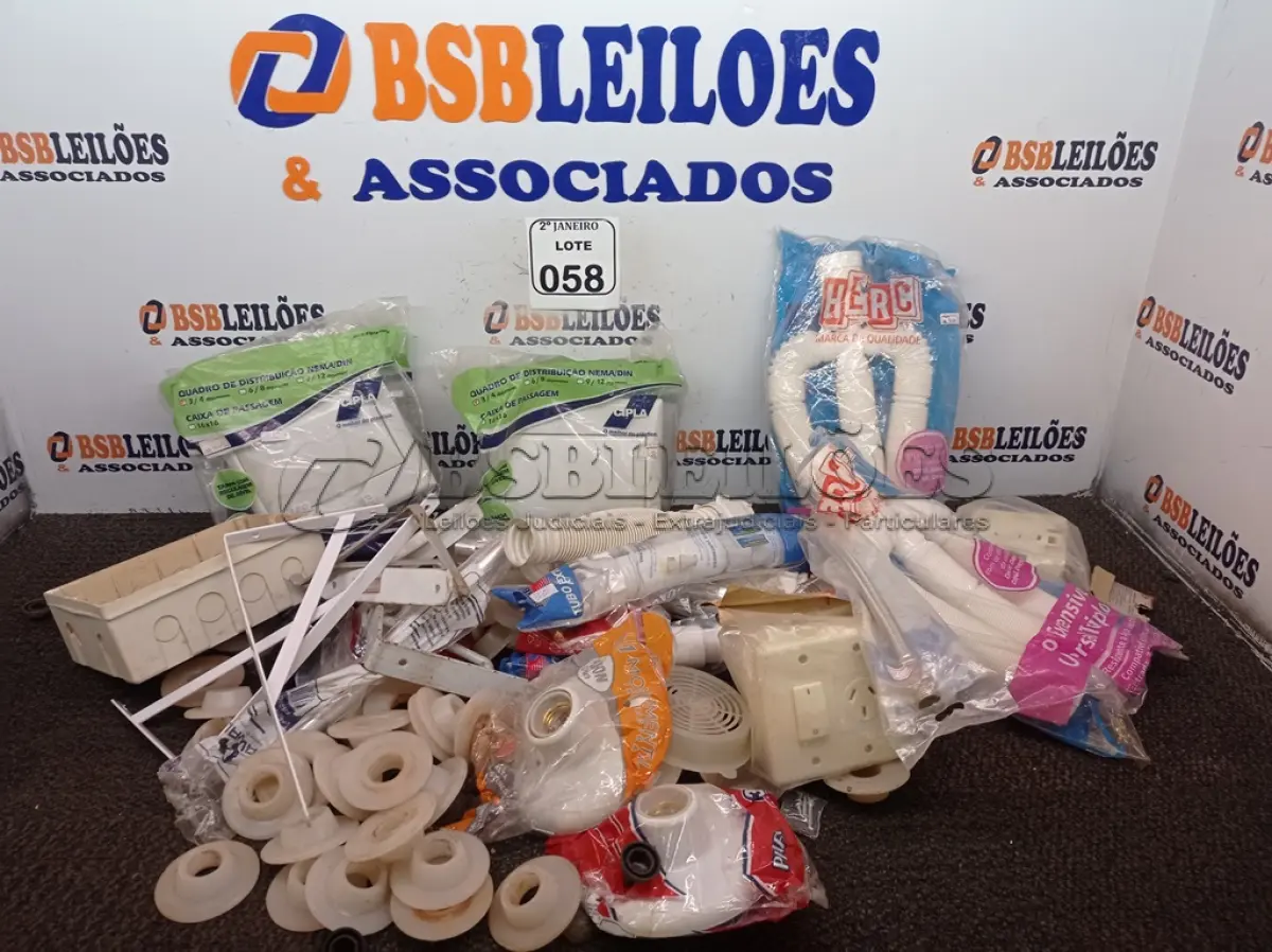 LOTE 058 - 01 LOTE C/VÁRIOS SIFÕES, LÂMPADAS E MATERIAIS DIVERSOS. (NO ESTADO) ATENÇÃO! FAZER A VISITAÇÃO ANTES DE ARREMATAR, NÃO SABEMOS SE FUNCIONA. LEILÃO NÃO TEM GARANTIA E NEM DEVOLUÇÃO, SUJEITO A POSSÍVEIS AVARIAS VISÍVEIS/OCULTAS E/OU AUSÊNCIA DE COMPONENTES.