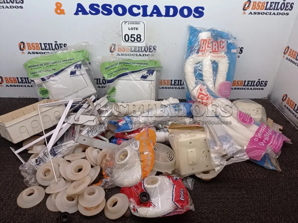 LOTE 058 - 01 LOTE C/VÁRIOS SIFÕES, LÂMPADAS E MATERIAIS DIVERSOS. (NO ESTADO) ATENÇÃO! FAZER A VISITAÇÃO ANTES DE ARREMATAR, NÃO SABEMOS SE FUNCIONA. LEILÃO NÃO TEM GARANTIA E NEM DEVOLUÇÃO, SUJEITO A POSSÍVEIS AVARIAS VISÍVEIS/OCULTAS E/OU AUSÊNCIA DE COMPONENTES.