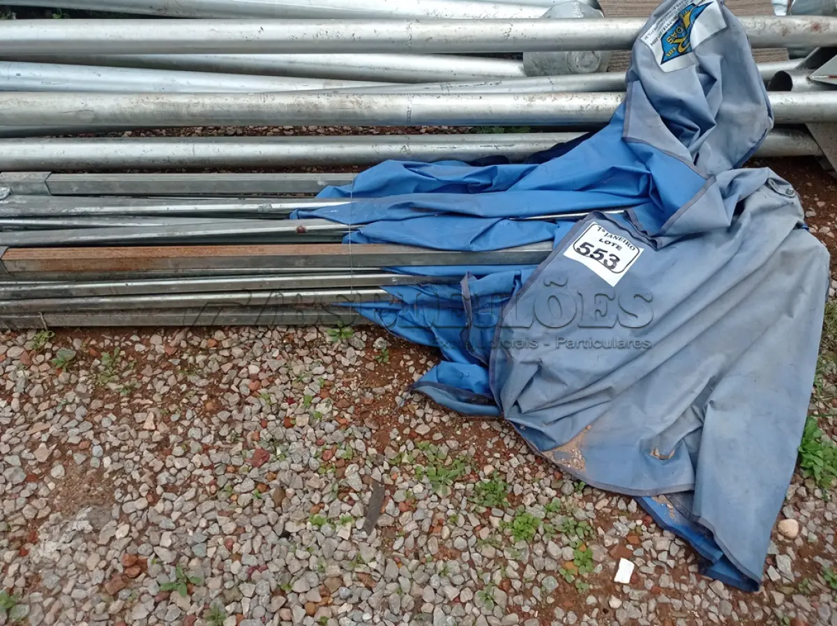 LOTE 553 - 01 TENDA SANFONADA C/LONA. (NO ESTADO) ATENÇÃO! FAZER A VISITAÇÃO ANTES DE ARREMATAR, NÃO SABEMOS SE FUNCIONA. LEILÃO NÃO TEM GARANTIA E NEM DEVOLUÇÃO, SUJEITO A POSSÍVEIS AVARIAS VISÍVEIS/OCULTAS E/OU AUSÊNCIA DE COMPONENTES.