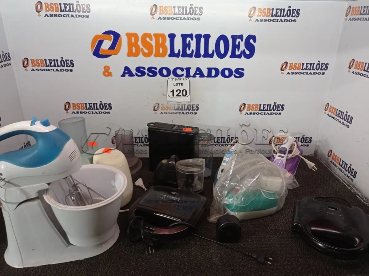 LOTE 120 - 02 FERROS DE PASSAR ROUPA, 02 SANDUICHEIRAS, 01 MULTIPROCESSADOR, 01 BATEDEIRA E MATERIAIS ELETRÔNICOS MARCAS E MODELOS DIVERSOS. (NO ESTADO) ATENÇÃO! FAZER A VISITAÇÃO ANTES DE ARREMATAR, NÃO SABEMOS SE FUNCIONA. LEILÃO NÃO TEM GARANTIA E NEM DEVOLUÇÃO, SUJEITO A POSSÍVEIS AVARIAS VISÍVEIS/OCULTAS E/OU AUSÊNCIA DE COMPONENTES.
