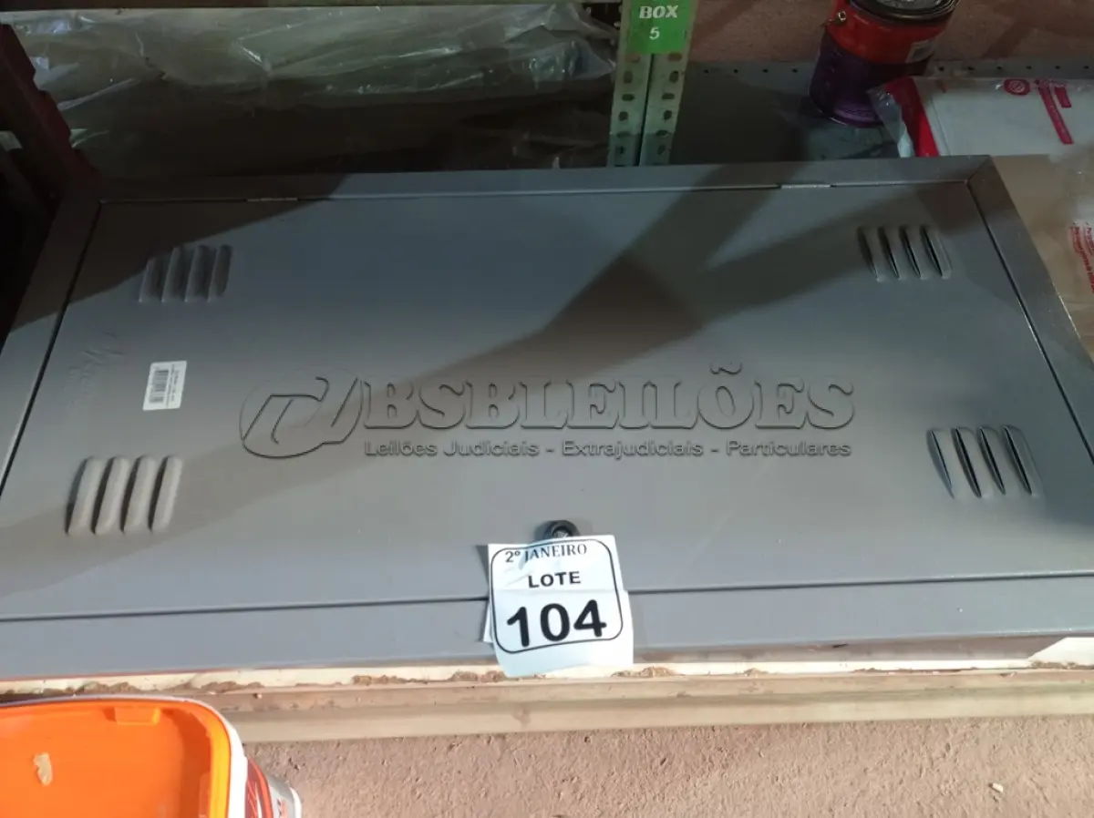 LOTE 104 - 01 QUADRO ELÉTRICO. (NO ESTADO) ATENÇÃO! FAZER A VISITAÇÃO ANTES DE ARREMATAR, NÃO SABEMOS SE FUNCIONA. LEILÃO NÃO TEM GARANTIA E NEM DEVOLUÇÃO, SUJEITO A POSSÍVEIS AVARIAS VISÍVEIS/OCULTAS E/OU AUSÊNCIA DE COMPONENTES.