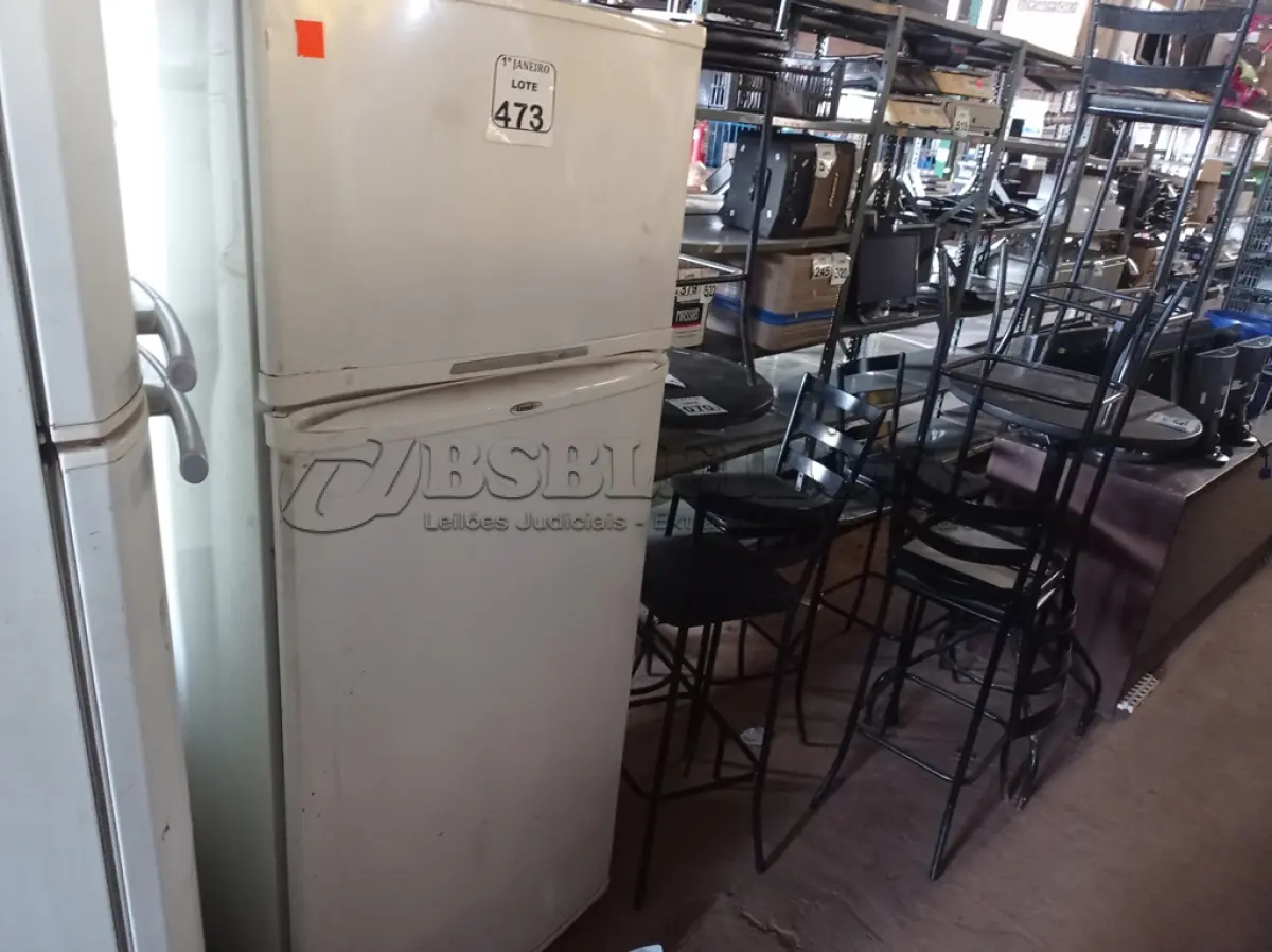 LOTE 473 - 01 GELADEIRA 220V MARCA CONSUL. (NO ESTADO) ATENÇÃO! FAZER A VISITAÇÃO ANTES DE ARREMATAR, NÃO SABEMOS SE FUNCIONA. LEILÃO NÃO TEM GARANTIA E NEM DEVOLUÇÃO, SUJEITO A POSSÍVEIS AVARIAS VISÍVEIS/OCULTAS E/OU AUSÊNCIA DE COMPONENTES.