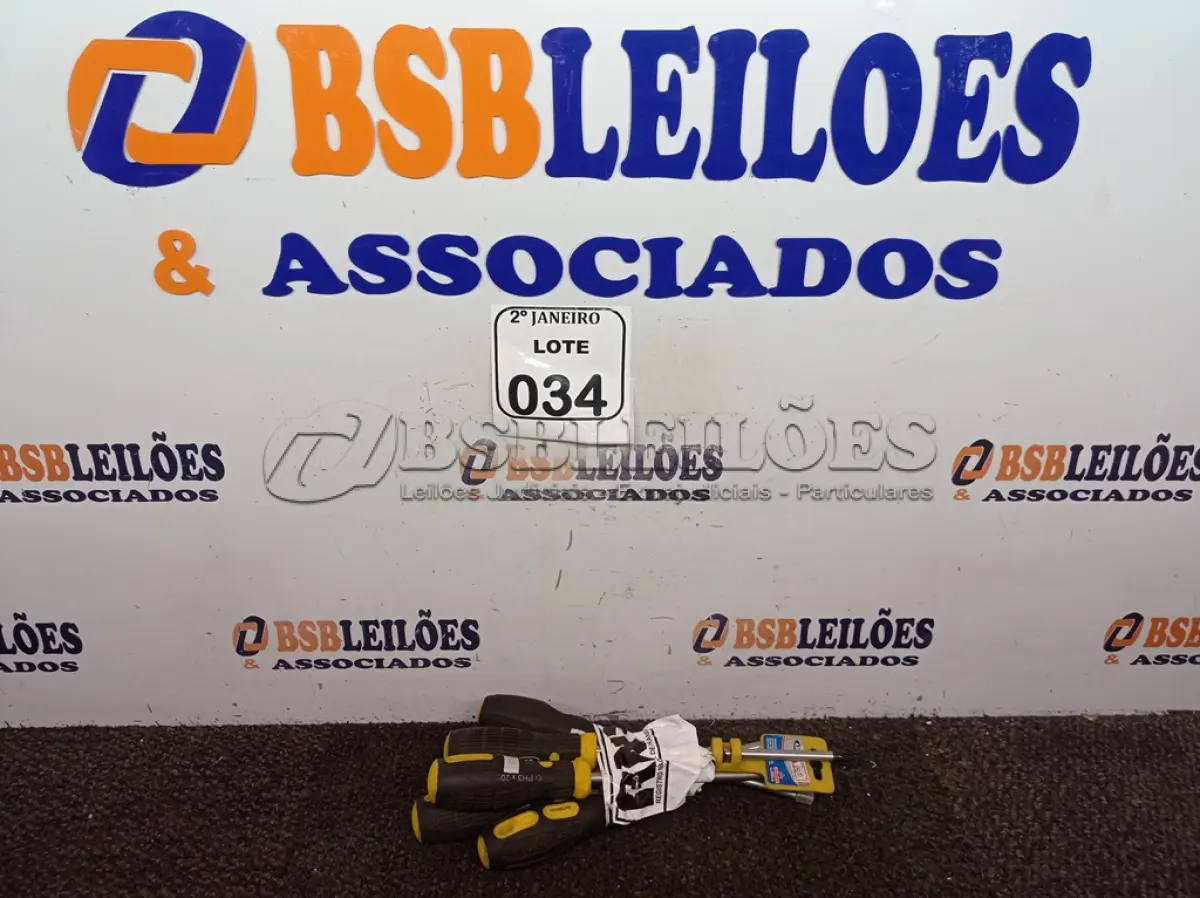 LOTE 034 - 06 CHAVES PHILIPS TAMANHOS DIVERSOS. (NO ESTADO) ATENÇÃO! FAZER A VISITAÇÃO ANTES DE ARREMATAR, NÃO SABEMOS SE FUNCIONA. LEILÃO NÃO TEM GARANTIA E NEM DEVOLUÇÃO, SUJEITO A POSSÍVEIS AVARIAS VISÍVEIS/OCULTAS E/OU AUSÊNCIA DE COMPONENTES.