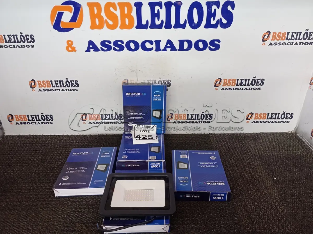 LOTE 425 - 05 REFLETORES DE LED AMBIENTE EXTERNO 100W CADA(NOVO). (NO ESTADO) ATENÇÃO! FAZER A VISITAÇÃO ANTES DE ARREMATAR, NÃO SABEMOS SE FUNCIONA. LEILÃO NÃO TEM GARANTIA E NEM DEVOLUÇÃO, SUJEITO A POSSÍVEIS AVARIAS VISÍVEIS/OCULTAS E/OU AUSÊNCIA DE COMPONENTES.