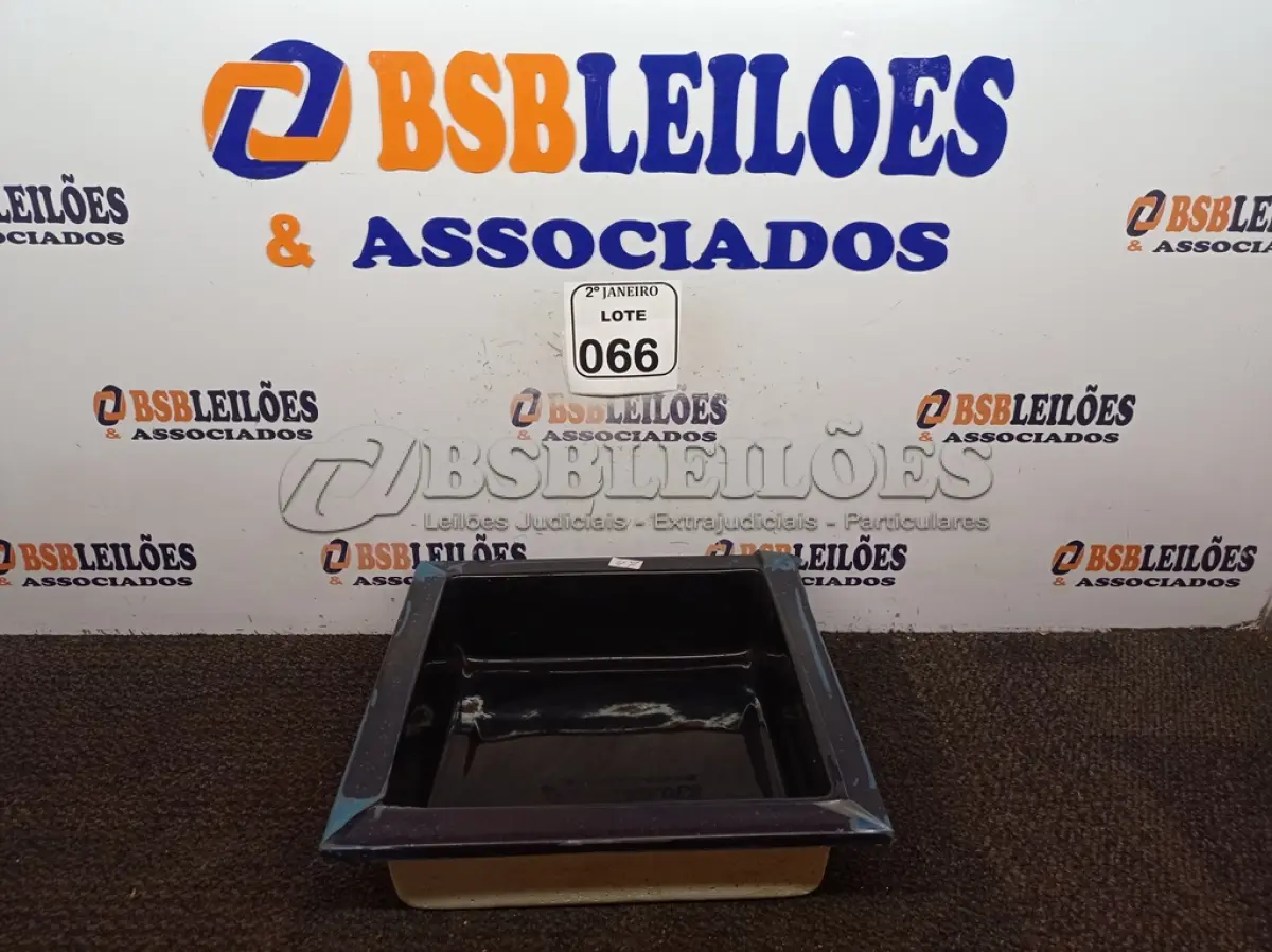 LOTE 066 - 01 NICHO PARA BANHEIRO NA COR PRETA QUADRADA (NOVO). (NO ESTADO) ATENÇÃO! FAZER A VISITAÇÃO ANTES DE ARREMATAR, NÃO SABEMOS SE FUNCIONA. LEILÃO NÃO TEM GARANTIA E NEM DEVOLUÇÃO, SUJEITO A POSSÍVEIS AVARIAS VISÍVEIS/OCULTAS E/OU AUSÊNCIA DE COMPONENTES.
