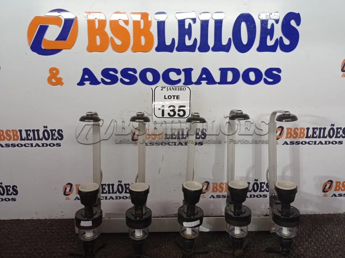 LOTE 135 - 05 DOSADORES DE BEBIDAS. (NO ESTADO) ATENÇÃO! FAZER A VISITAÇÃO ANTES DE ARREMATAR, NÃO SABEMOS SE FUNCIONA. LEILÃO NÃO TEM GARANTIA E NEM DEVOLUÇÃO, SUJEITO A POSSÍVEIS AVARIAS VISÍVEIS/OCULTAS E/OU AUSÊNCIA DE COMPONENTES.