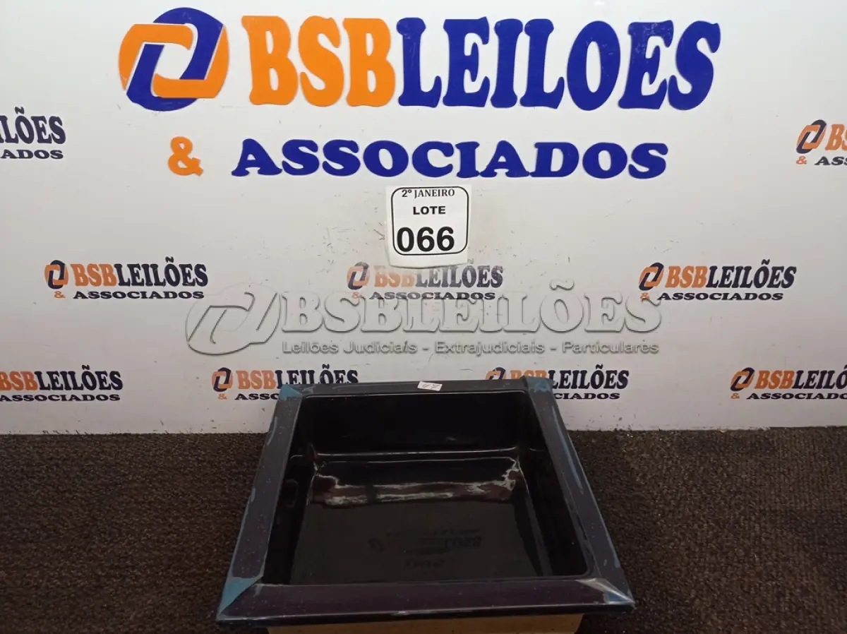 LOTE 066 - 01 NICHO PARA BANHEIRO NA COR PRETA QUADRADA (NOVO). (NO ESTADO) ATENÇÃO! FAZER A VISITAÇÃO ANTES DE ARREMATAR, NÃO SABEMOS SE FUNCIONA. LEILÃO NÃO TEM GARANTIA E NEM DEVOLUÇÃO, SUJEITO A POSSÍVEIS AVARIAS VISÍVEIS/OCULTAS E/OU AUSÊNCIA DE COMPONENTES.