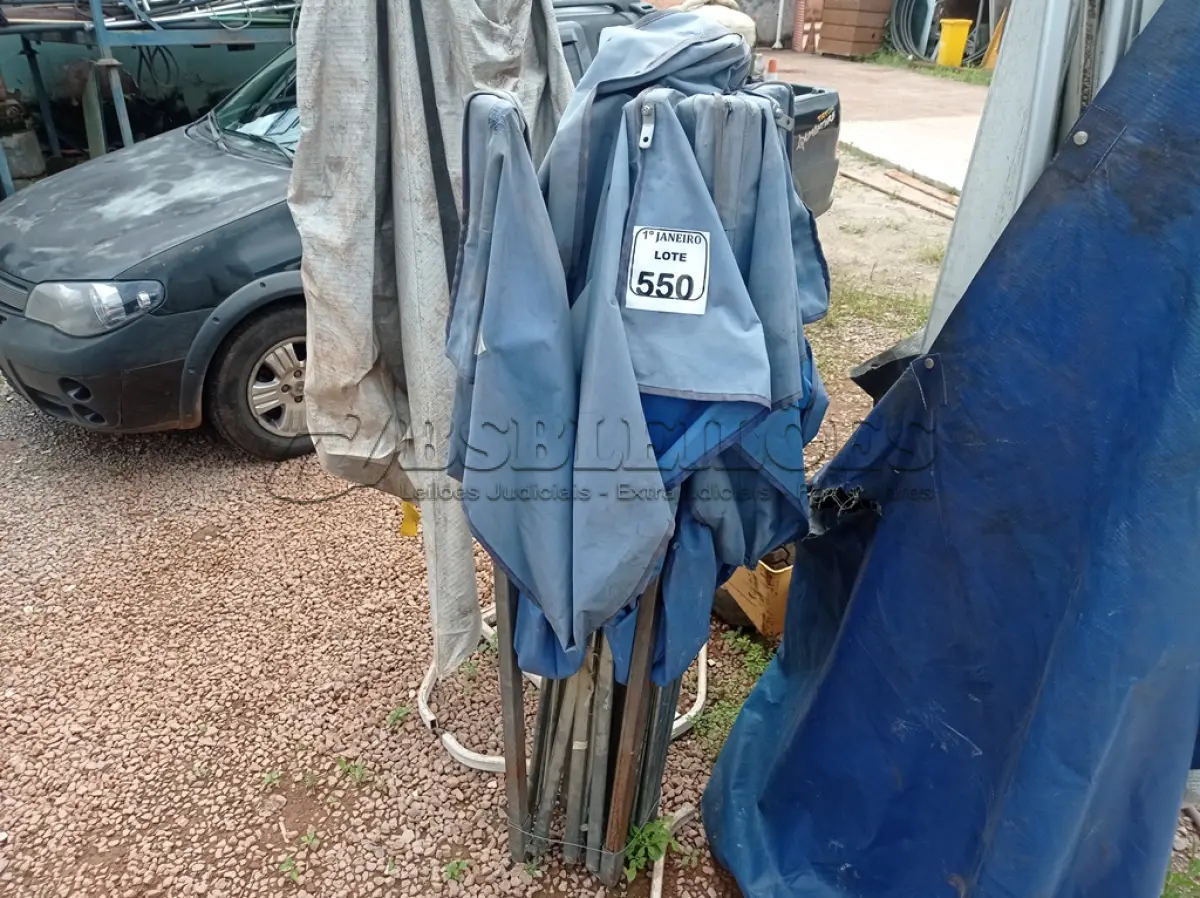 LOTE 550 - 01 TENDA SANFONADA C/LONA. (NO ESTADO) ATENÇÃO! FAZER A VISITAÇÃO ANTES DE ARREMATAR, NÃO SABEMOS SE FUNCIONA. LEILÃO NÃO TEM GARANTIA E NEM DEVOLUÇÃO, SUJEITO A POSSÍVEIS AVARIAS VISÍVEIS/OCULTAS E/OU AUSÊNCIA DE COMPONENTES.