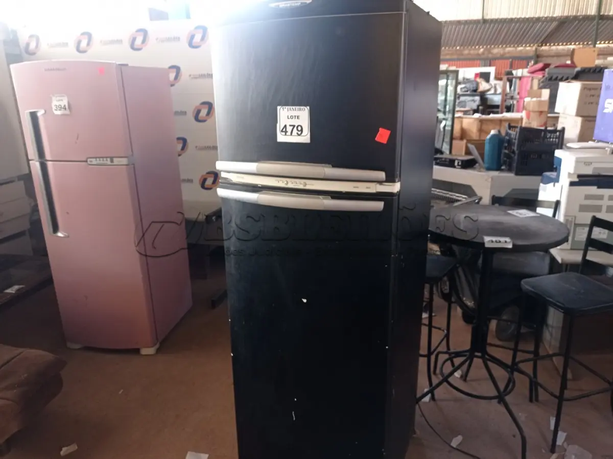 LOTE 479 - 01 GELADEIRA 220V MARCA BRASTEMP. (NO ESTADO) ATENÇÃO! FAZER A VISITAÇÃO ANTES DE ARREMATAR, NÃO SABEMOS SE FUNCIONA. LEILÃO NÃO TEM GARANTIA E NEM DEVOLUÇÃO, SUJEITO A POSSÍVEIS AVARIAS VISÍVEIS/OCULTAS E/OU AUSÊNCIA DE COMPONENTES.