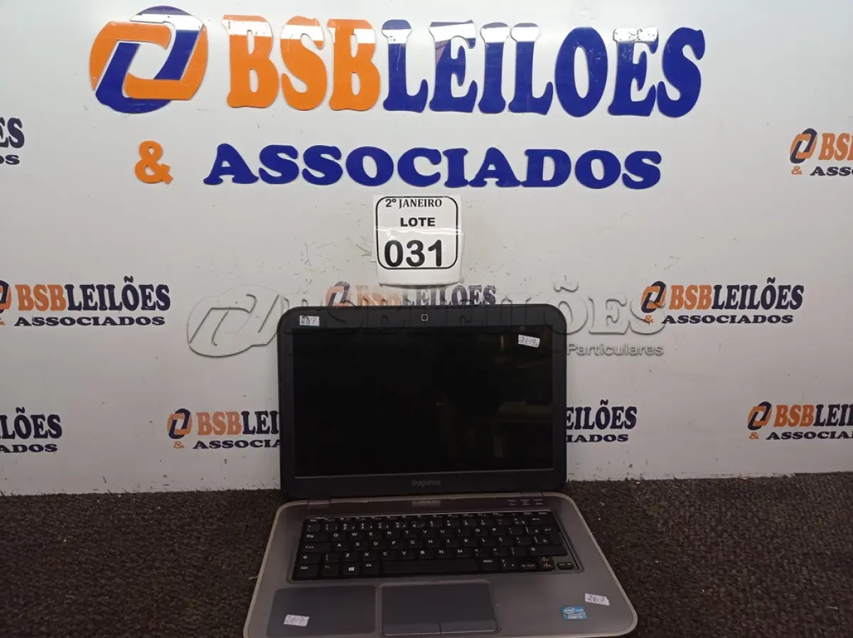 LOTE 031 - 01 NOTEBOOK MARCA DELL I5DE 3° GERAÇÃO 240SSD SEGURANDO BATERIA. (NO ESTADO) ATENÇÃO! FAZER A VISITAÇÃO ANTES DE ARREMATAR, NÃO SABEMOS SE FUNCIONA. LEILÃO NÃO TEM GARANTIA E NEM DEVOLUÇÃO, SUJEITO A POSSÍVEIS AVARIAS VISÍVEIS/OCULTAS E/OU AUSÊNCIA DE COMPONENTES.