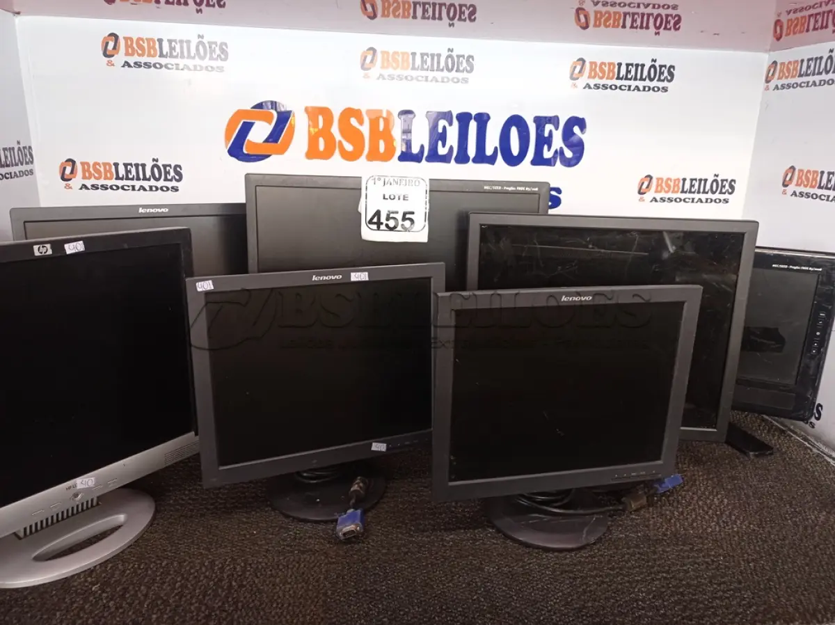 LOTE 455 - 07 MONITORES LCD MARCAS E MODELOS DIVERSOS. (NO ESTADO) ATENÇÃO! FAZER A VISITAÇÃO ANTES DE ARREMATAR, NÃO SABEMOS SE FUNCIONA. LEILÃO NÃO TEM GARANTIA E NEM DEVOLUÇÃO, SUJEITO A POSSÍVEIS AVARIAS VISÍVEIS/OCULTAS E/OU AUSÊNCIA DE COMPONENTES.