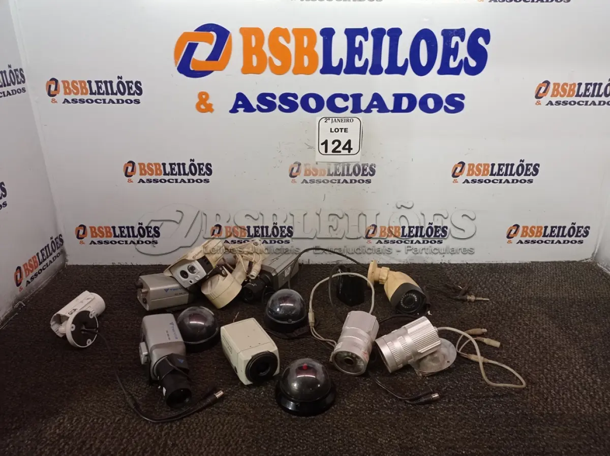 LOTE 124 - 01 LOTE C/VÁRIAS CÂMERAS DE SEGURANÇA MARCAS E MODELOS DIVERSOS. (NO ESTADO) ATENÇÃO! FAZER A VISITAÇÃO ANTES DE ARREMATAR, NÃO SABEMOS SE FUNCIONA. LEILÃO NÃO TEM GARANTIA E NEM DEVOLUÇÃO, SUJEITO A POSSÍVEIS AVARIAS VISÍVEIS/OCULTAS E/OU AUSÊNCIA DE COMPONENTES.