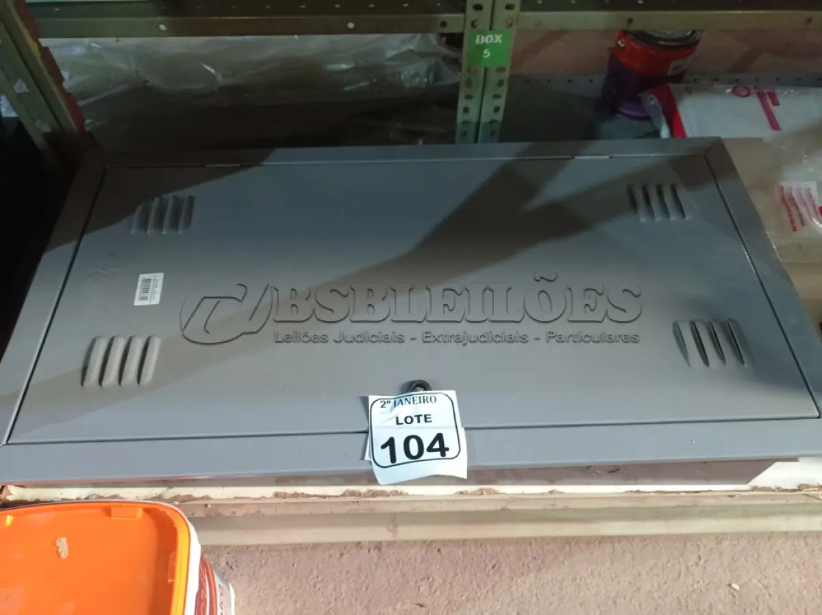 LOTE 104 - 01 QUADRO ELÉTRICO. (NO ESTADO) ATENÇÃO! FAZER A VISITAÇÃO ANTES DE ARREMATAR, NÃO SABEMOS SE FUNCIONA. LEILÃO NÃO TEM GARANTIA E NEM DEVOLUÇÃO, SUJEITO A POSSÍVEIS AVARIAS VISÍVEIS/OCULTAS E/OU AUSÊNCIA DE COMPONENTES.