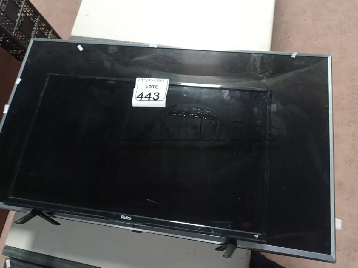 LOTE 443 - 01 TV 49” MARCA LG E 01 TV 32” MARCA PHILCO P/RETIRADA DE PEÇAS.  (NO ESTADO) ATENÇÃO! FAZER A VISITAÇÃO ANTES DE ARREMATAR, NÃO SABEMOS SE FUNCIONA. LEILÃO NÃO TEM GARANTIA E NEM DEVOLUÇÃO, SUJEITO A POSSÍVEIS AVARIAS VISÍVEIS/OCULTAS E/OU AUSÊNCIA DE COMPONENTES.