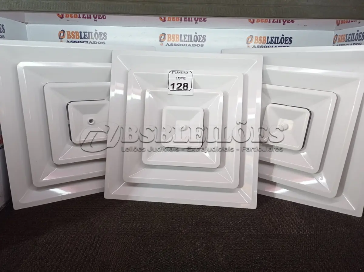 LOTE 128 - 03 TAMPAS PARA DUTOS DE AR-CONDICIONADO CENTRAL. (NO ESTADO) ATENÇÃO! FAZER A VISITAÇÃO ANTES DE ARREMATAR, NÃO SABEMOS SE FUNCIONA. LEILÃO NÃO TEM GARANTIA E NEM DEVOLUÇÃO, SUJEITO A POSSÍVEIS AVARIAS VISÍVEIS/OCULTAS E/OU AUSÊNCIA DE COMPONENTES.
