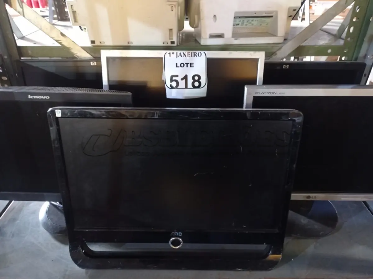 LOTE 518 - 05 MONITORES LCD MARCAS E MODELOS DIVERSOS E 01 ALL IN ONE MARCA AOC. (NO ESTADO) ATENÇÃO! FAZER A VISITAÇÃO ANTES DE ARREMATAR, NÃO SABEMOS SE FUNCIONA. LEILÃO NÃO TEM GARANTIA E NEM DEVOLUÇÃO, SUJEITO A POSSÍVEIS AVARIAS VISÍVEIS/OCULTAS E/OU AUSÊNCIA DE COMPONENTES.