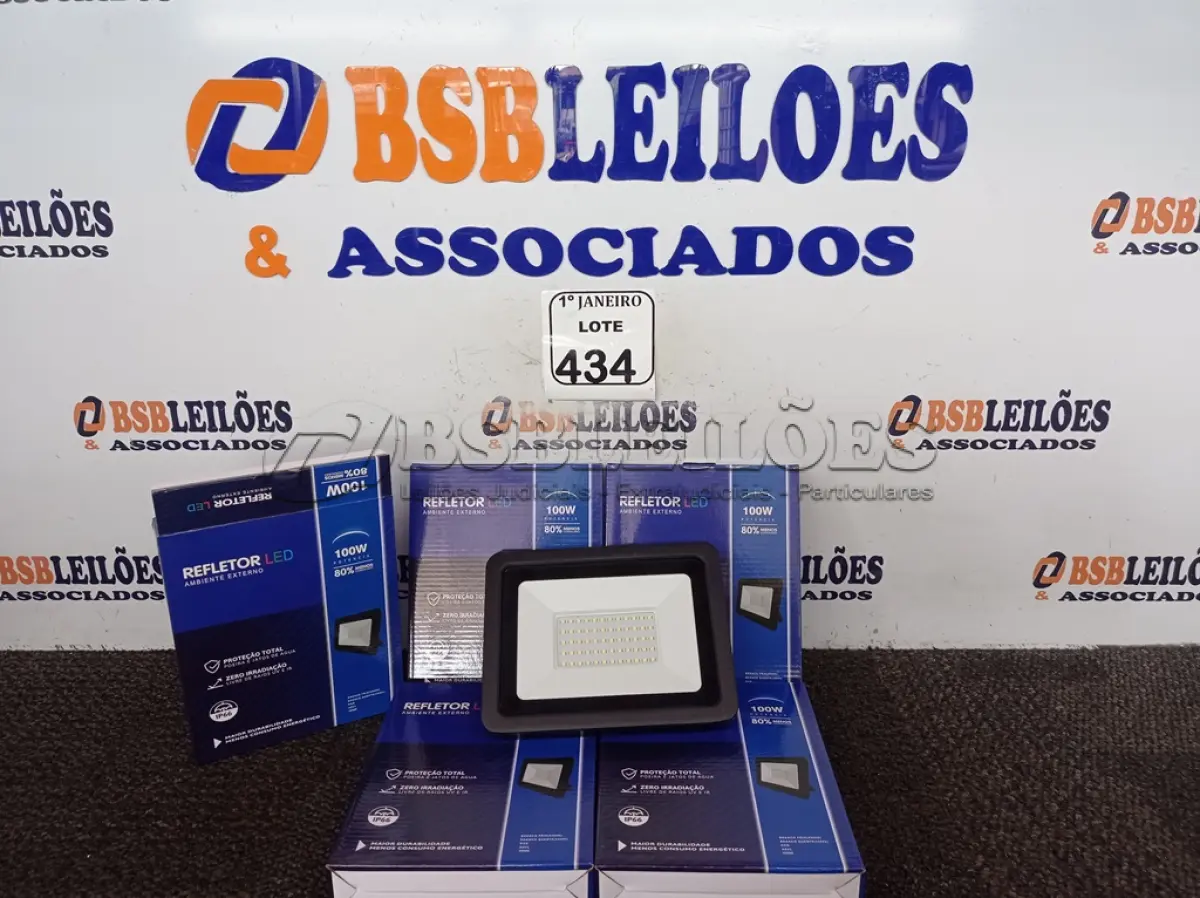 LOTE 434 - 05 REFLETORES DE LED AMBIENTE EXTERNO 100W CADA(NOVO). (NO ESTADO) ATENÇÃO! FAZER A VISITAÇÃO ANTES DE ARREMATAR, NÃO SABEMOS SE FUNCIONA. LEILÃO NÃO TEM GARANTIA E NEM DEVOLUÇÃO, SUJEITO A POSSÍVEIS AVARIAS VISÍVEIS/OCULTAS E/OU AUSÊNCIA DE COMPONENTES.