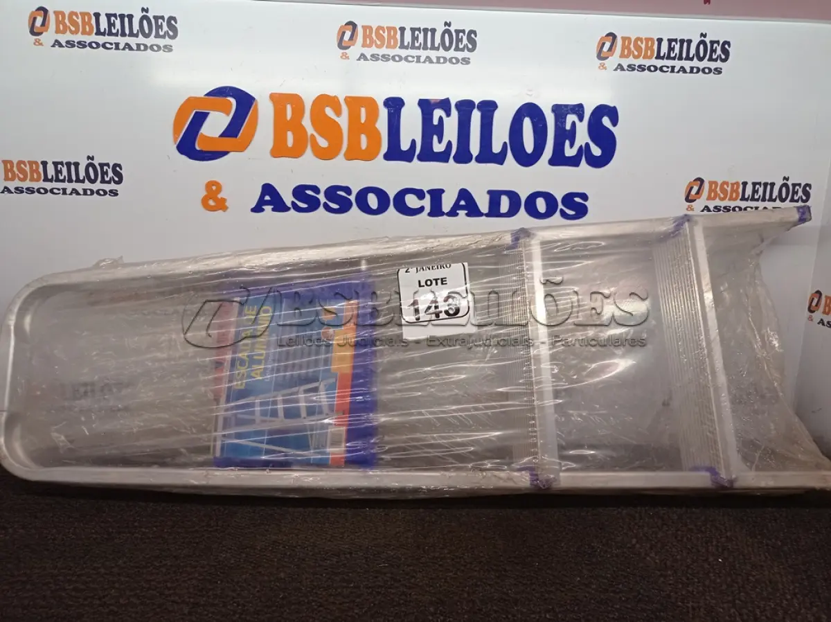 LOTE 143 - 01 ESCADA EM ALUMÍNIO LINEAR 3 DEGRAUS. (NO ESTADO) ATENÇÃO! FAZER A VISITAÇÃO ANTES DE ARREMATAR, NÃO SABEMOS SE FUNCIONA. LEILÃO NÃO TEM GARANTIA E NEM DEVOLUÇÃO, SUJEITO A POSSÍVEIS AVARIAS VISÍVEIS/OCULTAS E/OU AUSÊNCIA DE COMPONENTES.