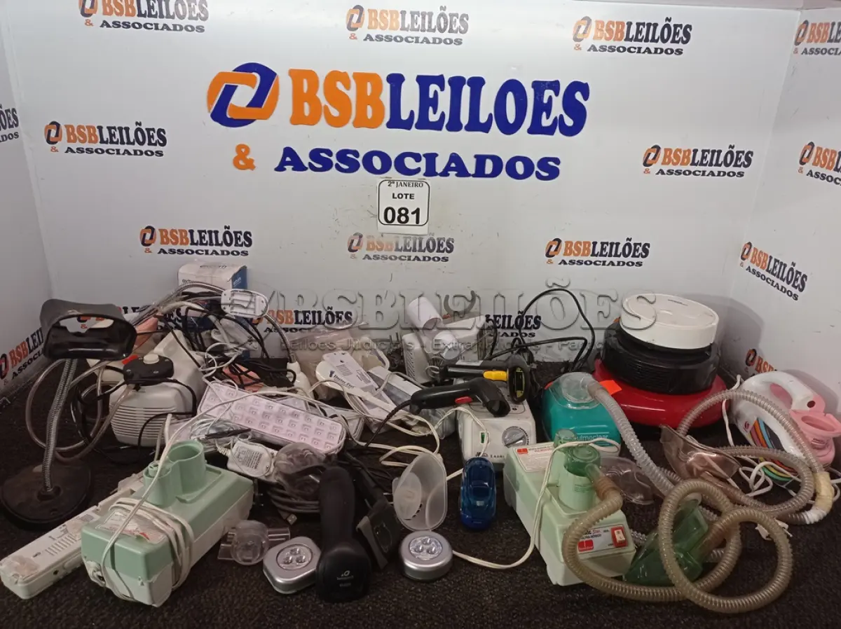 LOTE 081 - 01 LOTE C/ VÁRIOS LEITORES DE CÓDIGOS DE BARRA, LUMINÁRIAS E MATERIAIS DIVERSOS. (NO ESTADO) ATENÇÃO! FAZER A VISITAÇÃO ANTES DE ARREMATAR, NÃO SABEMOS SE FUNCIONA. LEILÃO NÃO TEM GARANTIA E NEM DEVOLUÇÃO, SUJEITO A POSSÍVEIS AVARIAS VISÍVEIS/OCULTAS E/OU AUSÊNCIA DE COMPONENTES.
