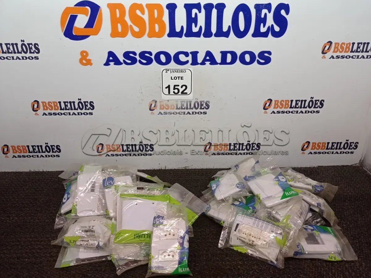 LOTE 152 - 01 LOTE COM GRANDE QUANTIDADE DE TOMADAS, INTERRUPTORES SIMPLES, PLACA CEGA. (NOVO). (NO ESTADO) ATENÇÃO! FAZER A VISITAÇÃO ANTES DE ARREMATAR, NÃO SABEMOS SE FUNCIONA. LEILÃO NÃO TEM GARANTIA E NEM DEVOLUÇÃO, SUJEITO A POSSÍVEIS AVARIAS VISÍVEIS/OCULTAS E/OU AUSÊNCIA DE COMPONENTES.