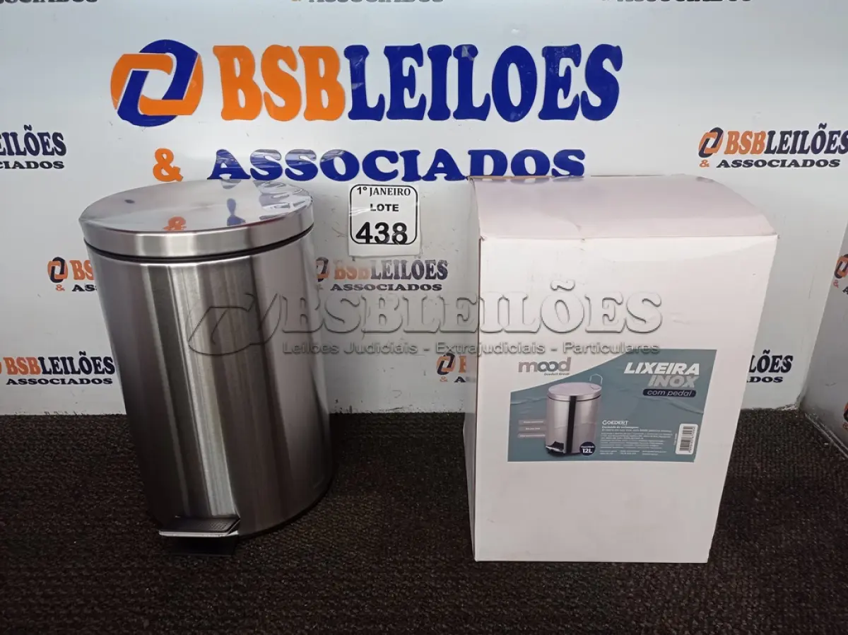 LOTE 438 - 01 LIXEIRA EM INOX 12L C/PEDAL MARCA MOOD. (NO ESTADO) ATENÇÃO! FAZER A VISITAÇÃO ANTES DE ARREMATAR, NÃO SABEMOS SE FUNCIONA. LEILÃO NÃO TEM GARANTIA E NEM DEVOLUÇÃO, SUJEITO A POSSÍVEIS AVARIAS VISÍVEIS/OCULTAS E/OU AUSÊNCIA DE COMPONENTES.
