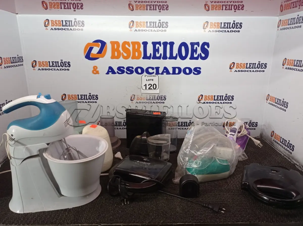 LOTE 120 - 02 FERROS DE PASSAR ROUPA, 02 SANDUICHEIRAS, 01 MULTIPROCESSADOR, 01 BATEDEIRA E MATERIAIS ELETRÔNICOS MARCAS E MODELOS DIVERSOS. (NO ESTADO) ATENÇÃO! FAZER A VISITAÇÃO ANTES DE ARREMATAR, NÃO SABEMOS SE FUNCIONA. LEILÃO NÃO TEM GARANTIA E NEM DEVOLUÇÃO, SUJEITO A POSSÍVEIS AVARIAS VISÍVEIS/OCULTAS E/OU AUSÊNCIA DE COMPONENTES.