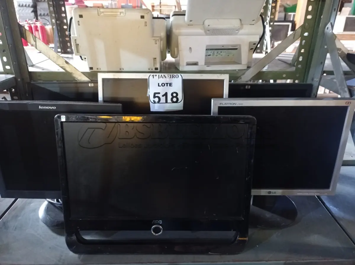 LOTE 518 - 05 MONITORES LCD MARCAS E MODELOS DIVERSOS E 01 ALL IN ONE MARCA AOC. (NO ESTADO) ATENÇÃO! FAZER A VISITAÇÃO ANTES DE ARREMATAR, NÃO SABEMOS SE FUNCIONA. LEILÃO NÃO TEM GARANTIA E NEM DEVOLUÇÃO, SUJEITO A POSSÍVEIS AVARIAS VISÍVEIS/OCULTAS E/OU AUSÊNCIA DE COMPONENTES.