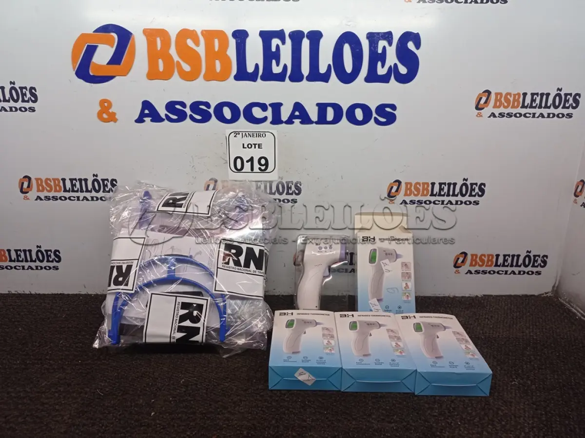 LOTE 019 - 10 MÁSCARAS DE PROTEÇÃO E 04 TERMÔMETROS INFRAVERMELHO. (NO ESTADO) ATENÇÃO! FAZER A VISITAÇÃO ANTES DE ARREMATAR, NÃO SABEMOS SE FUNCIONA. LEILÃO NÃO TEM GARANTIA E NEM DEVOLUÇÃO, SUJEITO A POSSÍVEIS AVARIAS VISÍVEIS/OCULTAS E/OU AUSÊNCIA DE COMPONENTES.