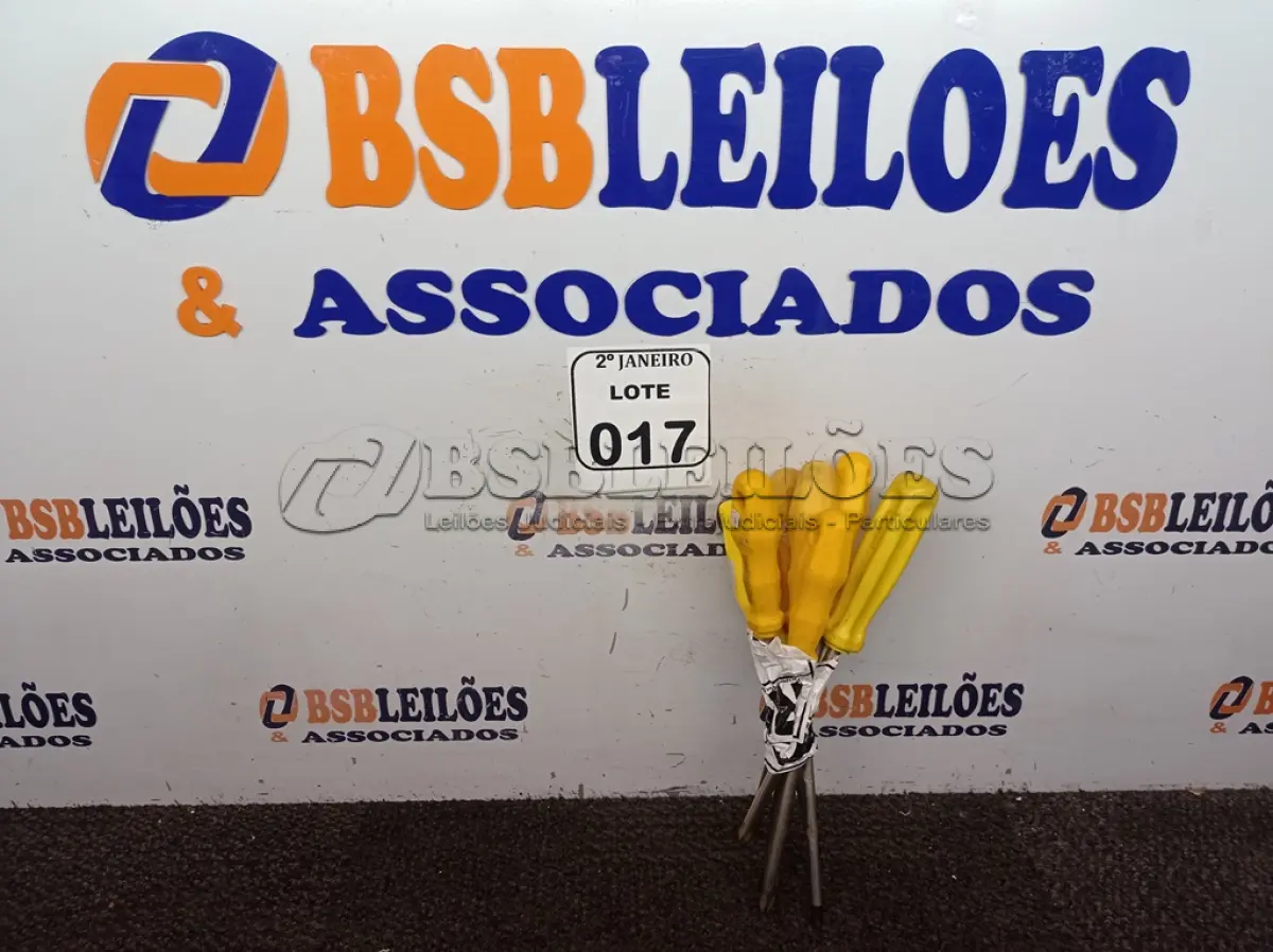 LOTE 017 - 07 CHAVES PHILIPS TAMANHOS DIVERSOS. (NO ESTADO) ATENÇÃO! FAZER A VISITAÇÃO ANTES DE ARREMATAR, NÃO SABEMOS SE FUNCIONA. LEILÃO NÃO TEM GARANTIA E NEM DEVOLUÇÃO, SUJEITO A POSSÍVEIS AVARIAS VISÍVEIS/OCULTAS E/OU AUSÊNCIA DE COMPONENTES.