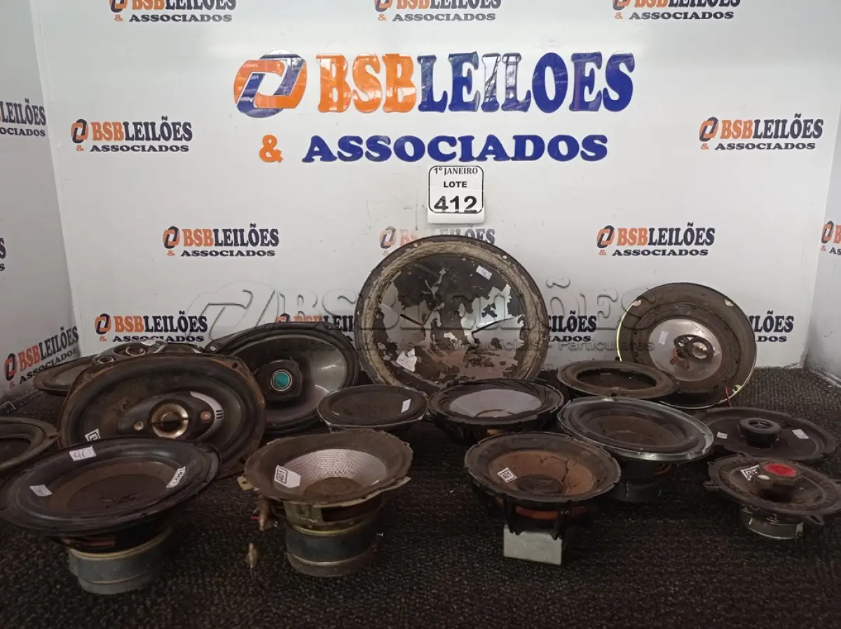 LOTE 412 - 01 LOTE C/VÁRIOS ALTO-FALANTES MARCAS E MODELOS DIVERSOS. (NO ESTADO) ATENÇÃO! FAZER A VISITAÇÃO ANTES DE ARREMATAR, NÃO SABEMOS SE FUNCIONA. LEILÃO NÃO TEM GARANTIA E NEM DEVOLUÇÃO, SUJEITO A POSSÍVEIS AVARIAS VISÍVEIS/OCULTAS E/OU AUSÊNCIA DE COMPONENTES.