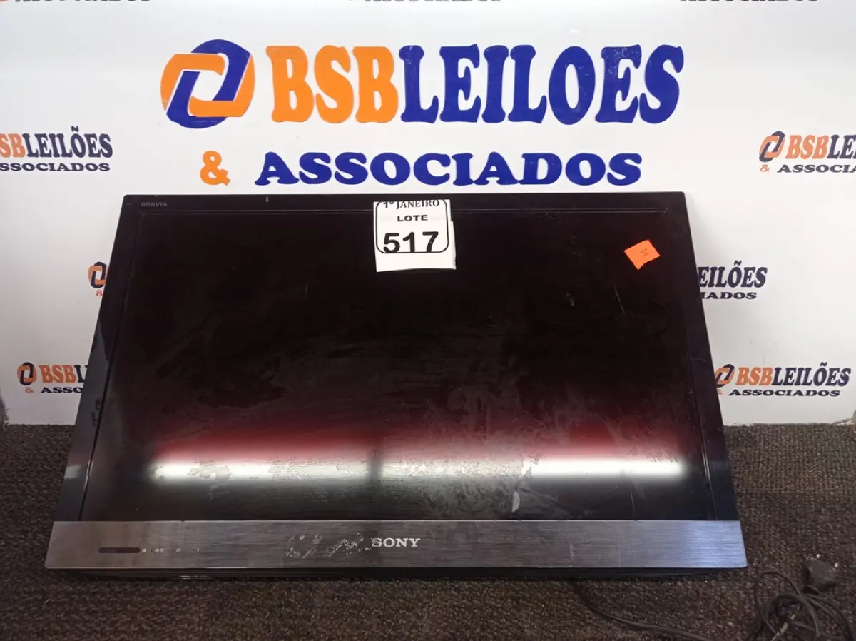 LOTE 517 - 01 TV 32” MARCA SONY. (NO ESTADO) ATENÇÃO! FAZER A VISITAÇÃO ANTES DE ARREMATAR, NÃO SABEMOS SE FUNCIONA. LEILÃO NÃO TEM GARANTIA E NEM DEVOLUÇÃO, SUJEITO A POSSÍVEIS AVARIAS VISÍVEIS/OCULTAS E/OU AUSÊNCIA DE COMPONENTES.