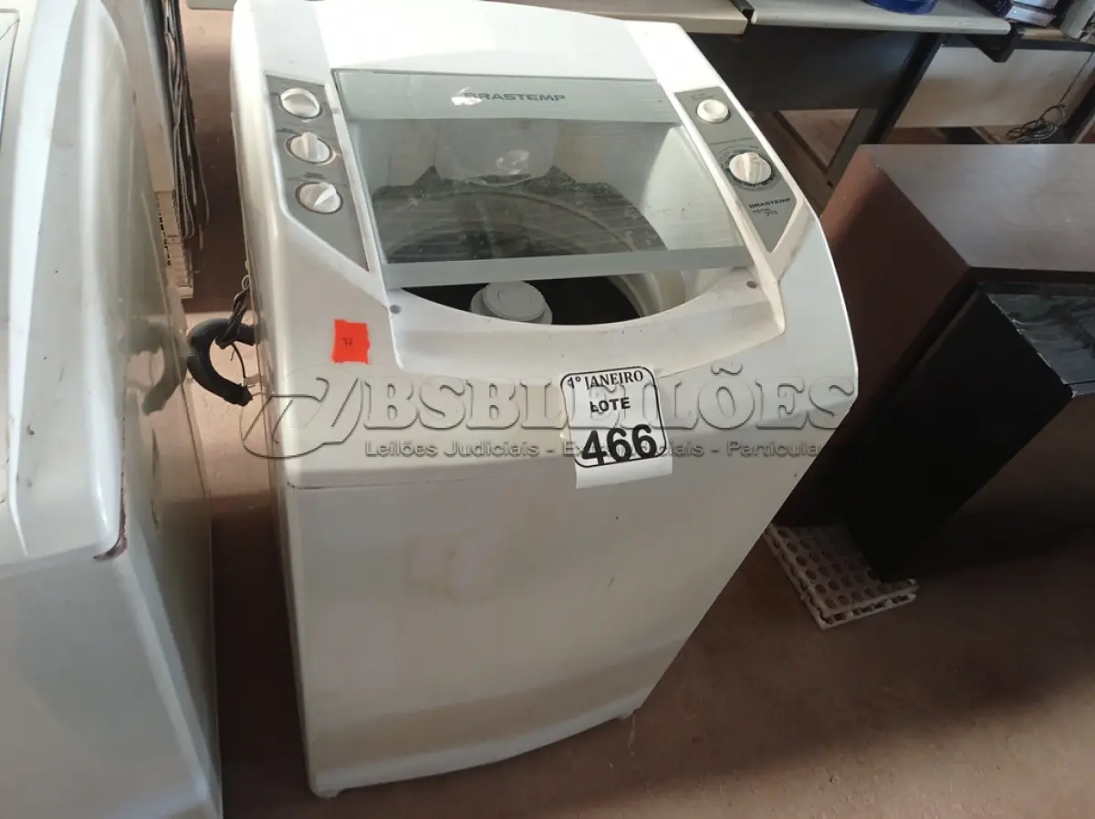 LOTE 466 - 01 MÁQUINA DE LAVAR MARCA BRASTEMP. (NO ESTADO) ATENÇÃO! FAZER A VISITAÇÃO ANTES DE ARREMATAR, NÃO SABEMOS SE FUNCIONA. LEILÃO NÃO TEM GARANTIA E NEM DEVOLUÇÃO, SUJEITO A POSSÍVEIS AVARIAS VISÍVEIS/OCULTAS E/OU AUSÊNCIA DE COMPONENTES.