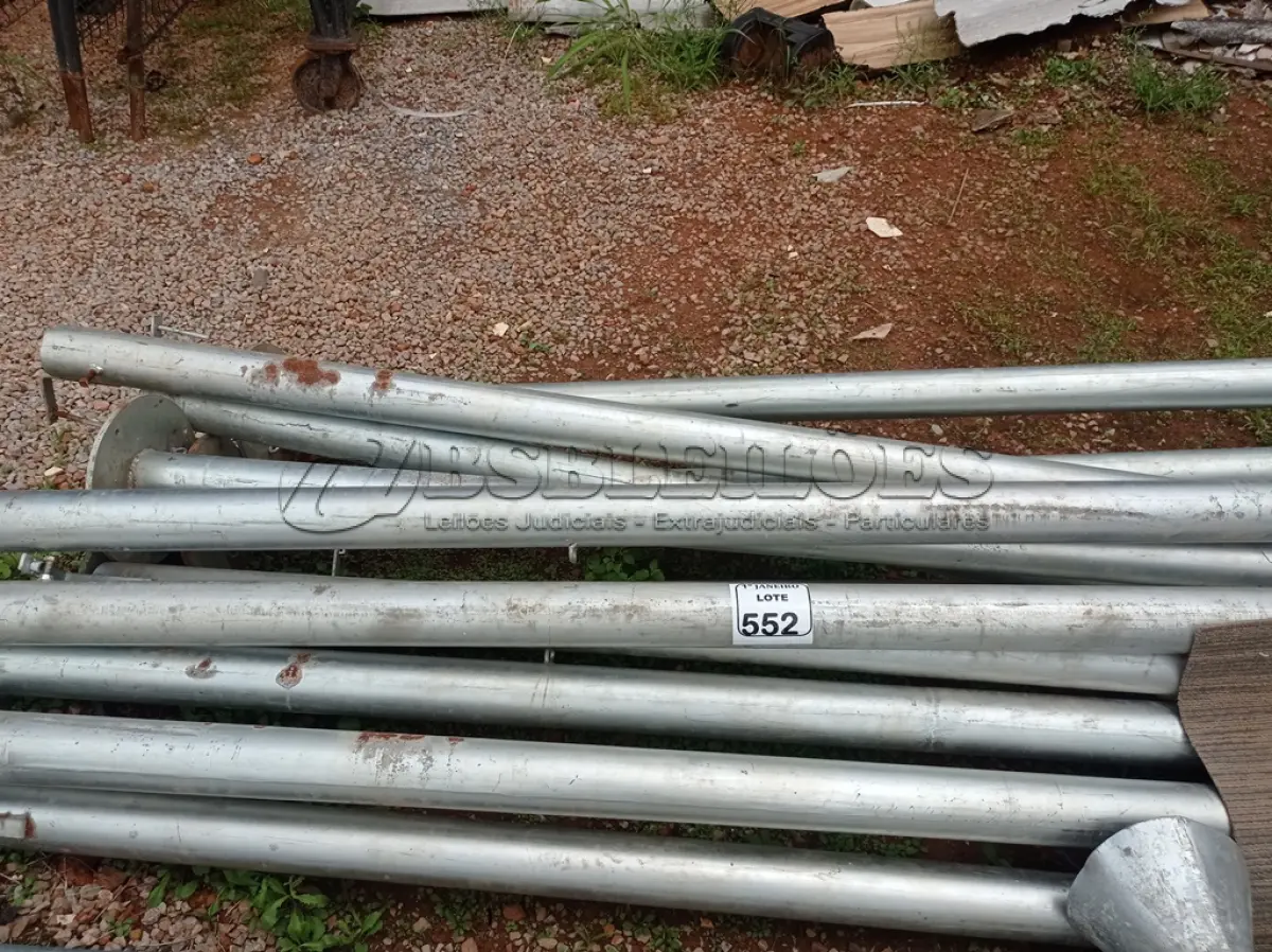 LOTE 552 - 01 TENDA GRANDE 16 PEÇAS S/LONA. (NO ESTADO) ATENÇÃO! FAZER A VISITAÇÃO ANTES DE ARREMATAR, NÃO SABEMOS SE FUNCIONA. LEILÃO NÃO TEM GARANTIA E NEM DEVOLUÇÃO, SUJEITO A POSSÍVEIS AVARIAS VISÍVEIS/OCULTAS E/OU AUSÊNCIA DE COMPONENTES.