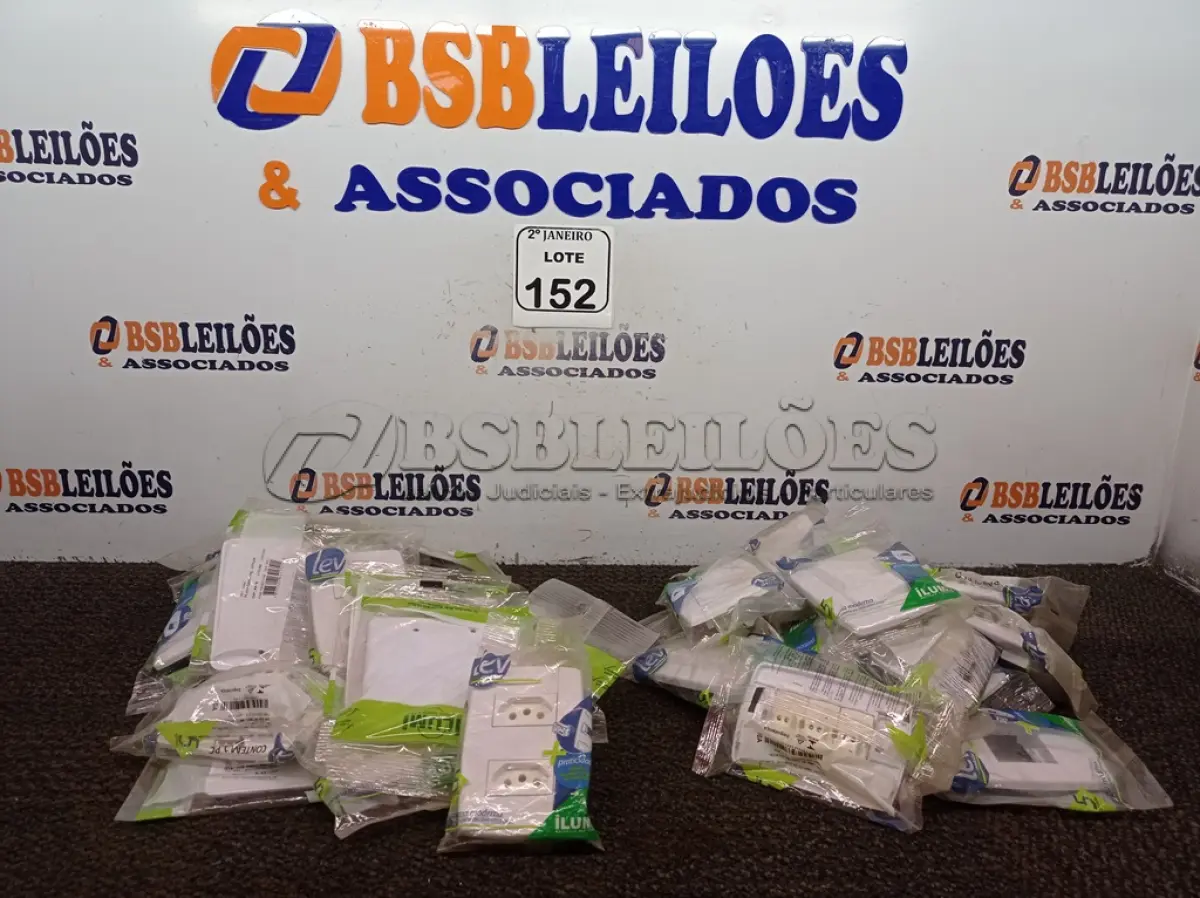 LOTE 152 - 01 LOTE COM GRANDE QUANTIDADE DE TOMADAS, INTERRUPTORES SIMPLES, PLACA CEGA. (NOVO). (NO ESTADO) ATENÇÃO! FAZER A VISITAÇÃO ANTES DE ARREMATAR, NÃO SABEMOS SE FUNCIONA. LEILÃO NÃO TEM GARANTIA E NEM DEVOLUÇÃO, SUJEITO A POSSÍVEIS AVARIAS VISÍVEIS/OCULTAS E/OU AUSÊNCIA DE COMPONENTES.