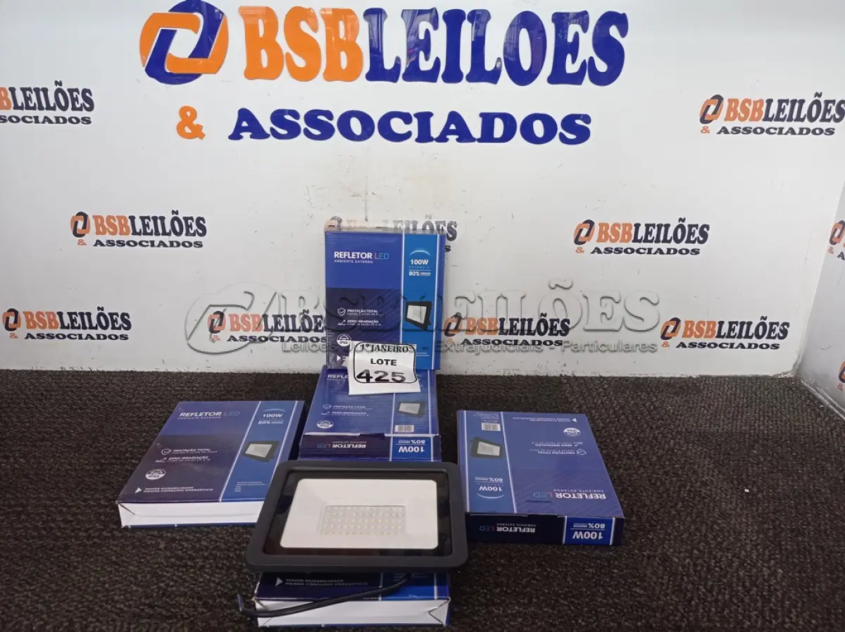 LOTE 425 - 05 REFLETORES DE LED AMBIENTE EXTERNO 100W CADA(NOVO). (NO ESTADO) ATENÇÃO! FAZER A VISITAÇÃO ANTES DE ARREMATAR, NÃO SABEMOS SE FUNCIONA. LEILÃO NÃO TEM GARANTIA E NEM DEVOLUÇÃO, SUJEITO A POSSÍVEIS AVARIAS VISÍVEIS/OCULTAS E/OU AUSÊNCIA DE COMPONENTES.