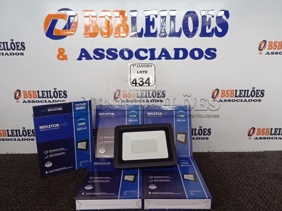 LOTE 434 - 05 REFLETORES DE LED AMBIENTE EXTERNO 100W CADA(NOVO). (NO ESTADO) ATENÇÃO! FAZER A VISITAÇÃO ANTES DE ARREMATAR, NÃO SABEMOS SE FUNCIONA. LEILÃO NÃO TEM GARANTIA E NEM DEVOLUÇÃO, SUJEITO A POSSÍVEIS AVARIAS VISÍVEIS/OCULTAS E/OU AUSÊNCIA DE COMPONENTES.
