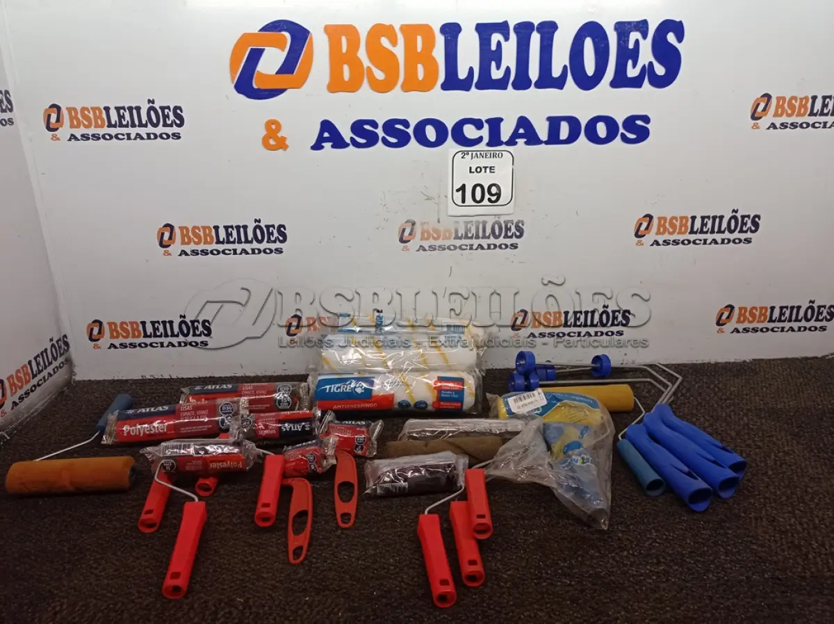 LOTE 109 - 03 SUPORTES P/ROLO DE PINTURA MARCA TIGRE, 04 ROLOS P/PINTURA (NOVOS) E 02 MINI ROLOS P/PINTURA JÁ C/SUPORTE. (NO ESTADO) ATENÇÃO! FAZER A VISITAÇÃO ANTES DE ARREMATAR, NÃO SABEMOS SE FUNCIONA. LEILÃO NÃO TEM GARANTIA E NEM DEVOLUÇÃO, SUJEITO A POSSÍVEIS AVARIAS VISÍVEIS/OCULTAS E/OU AUSÊNCIA DE COMPONENTES.