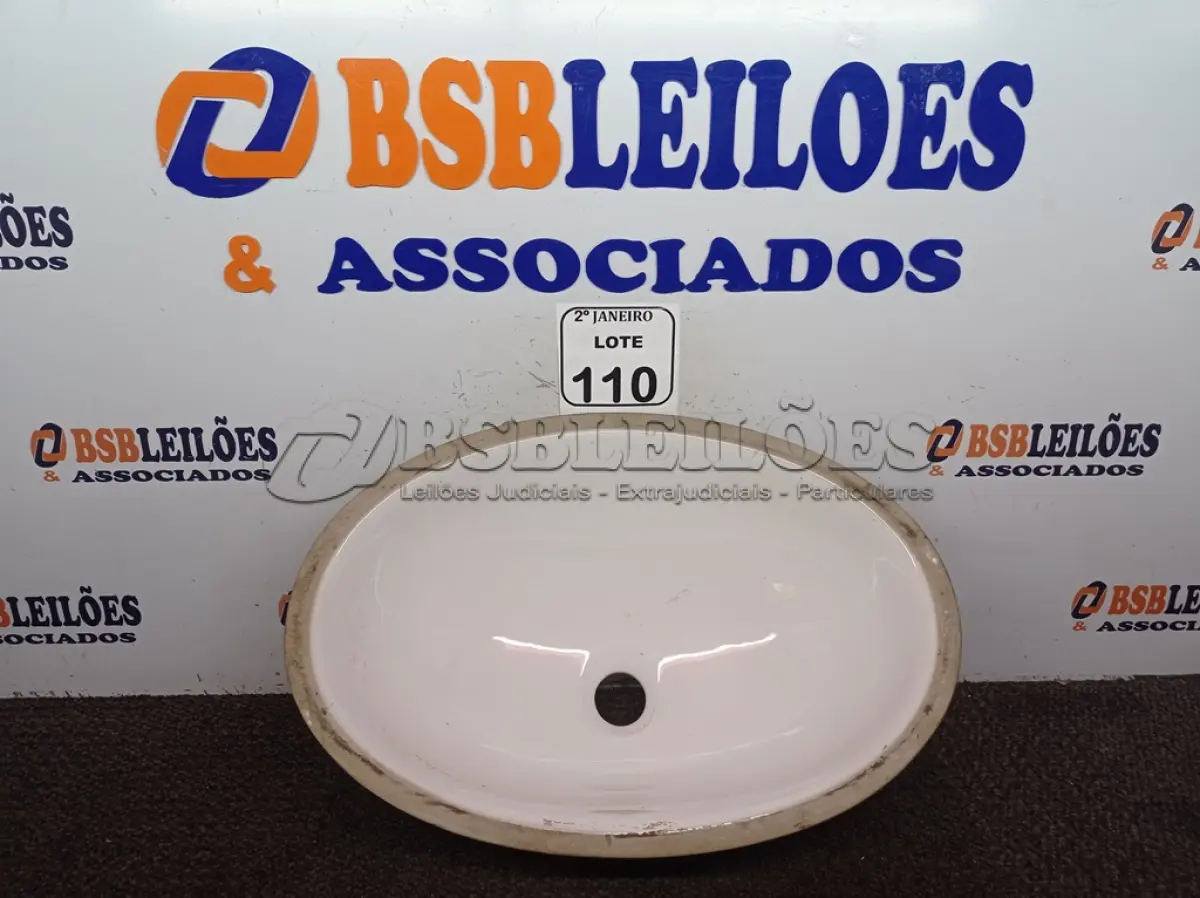 LOTE 110 - 01 CUBA OVAL NA COR BRANCA(NOVO). (NO ESTADO) ATENÇÃO! FAZER A VISITAÇÃO ANTES DE ARREMATAR, NÃO SABEMOS SE FUNCIONA. LEILÃO NÃO TEM GARANTIA E NEM DEVOLUÇÃO, SUJEITO A POSSÍVEIS AVARIAS VISÍVEIS/OCULTAS E/OU AUSÊNCIA DE COMPONENTES.
