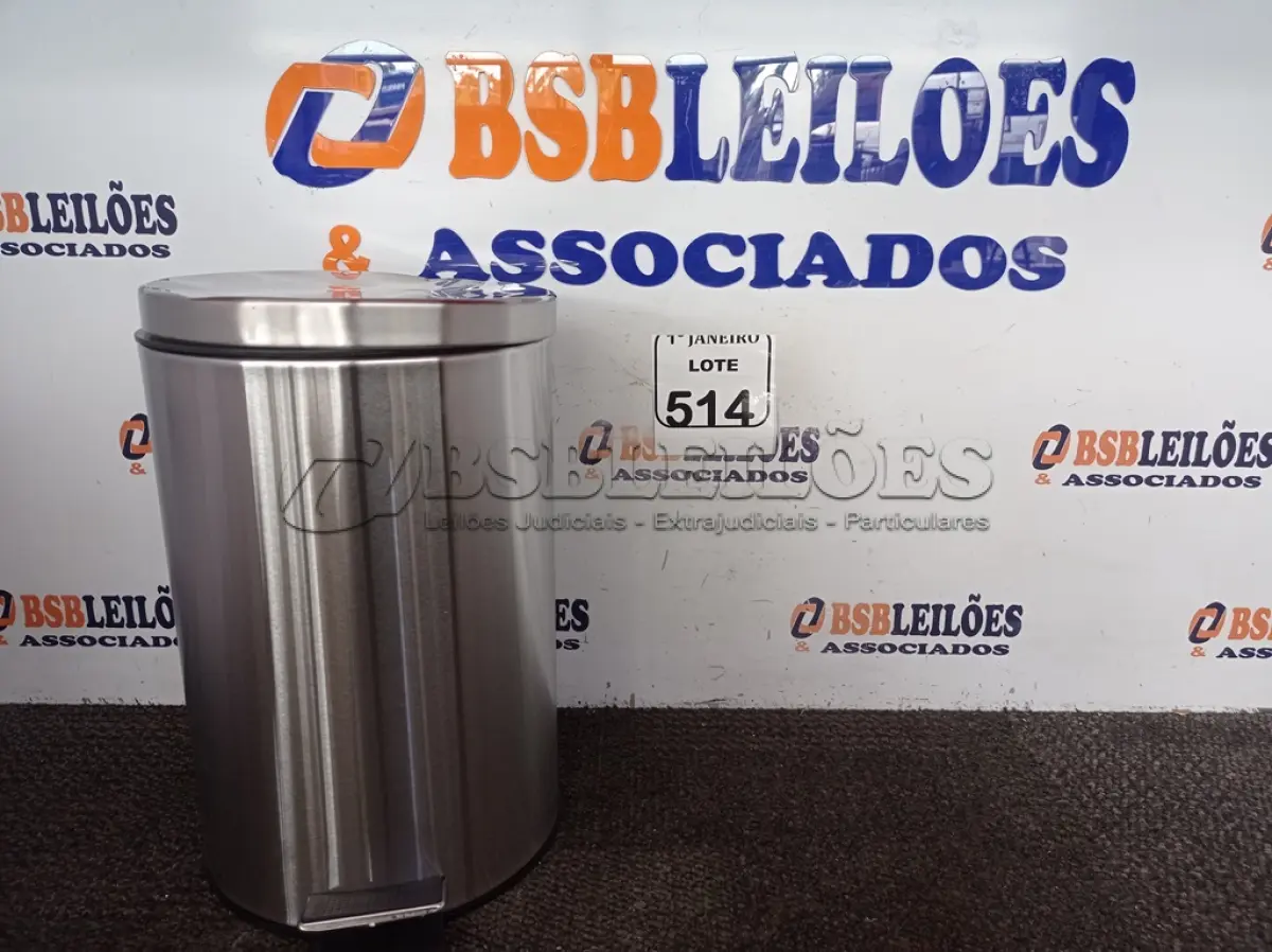 LOTE 514 - 01 LIXEIRA EM INOX 12L C/PEDAL MARCA MOOD. (NO ESTADO) ATENÇÃO! FAZER A VISITAÇÃO ANTES DE ARREMATAR, NÃO SABEMOS SE FUNCIONA. LEILÃO NÃO TEM GARANTIA E NEM DEVOLUÇÃO, SUJEITO A POSSÍVEIS AVARIAS VISÍVEIS/OCULTAS E/OU AUSÊNCIA DE COMPONENTES.