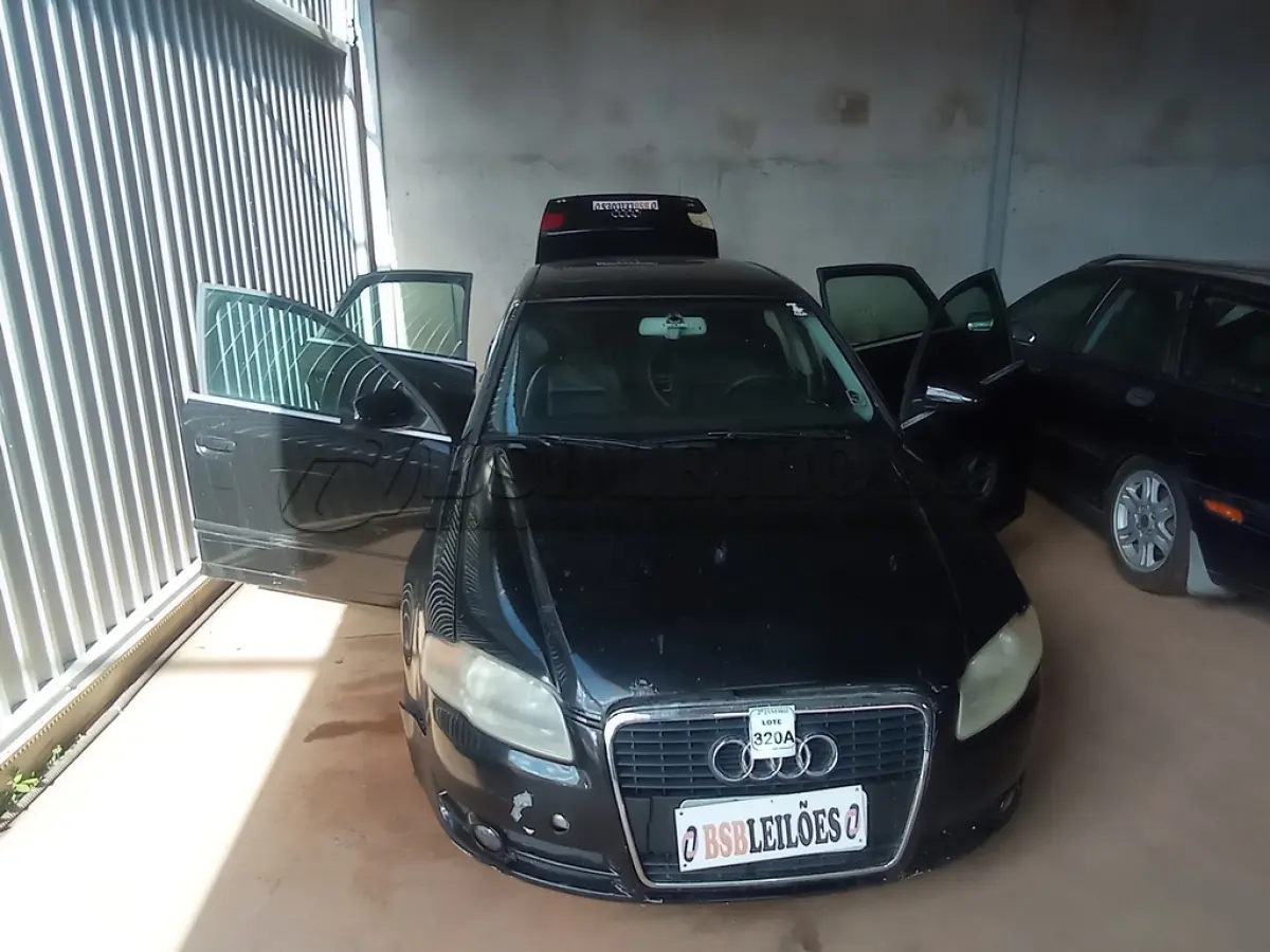 LOTE 320 - AUDI A4 1.8 TURBO, 2006/2007. TETO SOLAR, MULTITRONIC, TODAS ARO 18, COMPLETO. HOMOCINÉTICA ESQUERDA E TRIZETA QUEBRADA. (NO ESTADO)