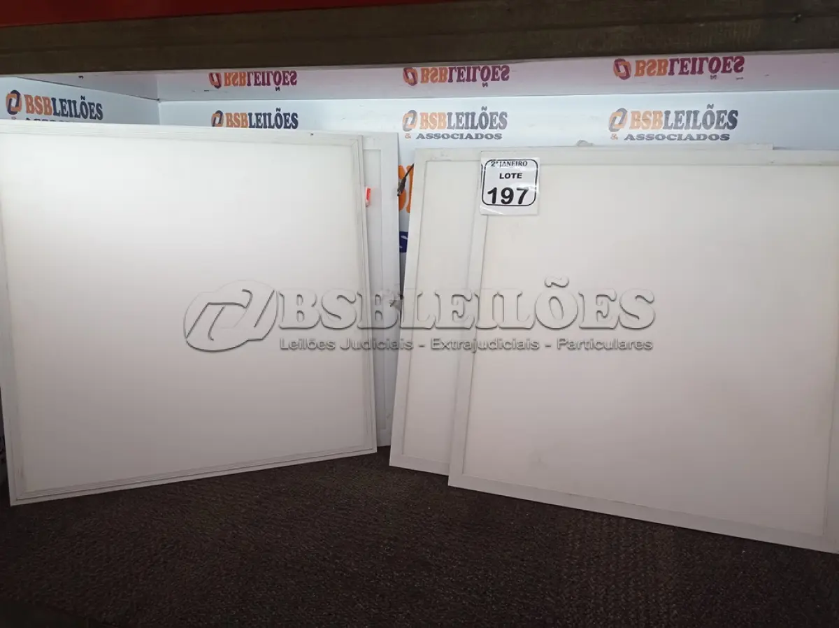 LOTE 197 - 05 PAINÉIS DE LED P/EMBUTIR. (NO ESTADO) ATENÇÃO! FAZER A VISITAÇÃO ANTES DE ARREMATAR, NÃO SABEMOS SE FUNCIONA. LEILÃO NÃO TEM GARANTIA E NEM DEVOLUÇÃO, SUJEITO A POSSÍVEIS AVARIAS VISÍVEIS/OCULTAS E/OU AUSÊNCIA DE COMPONENTES.